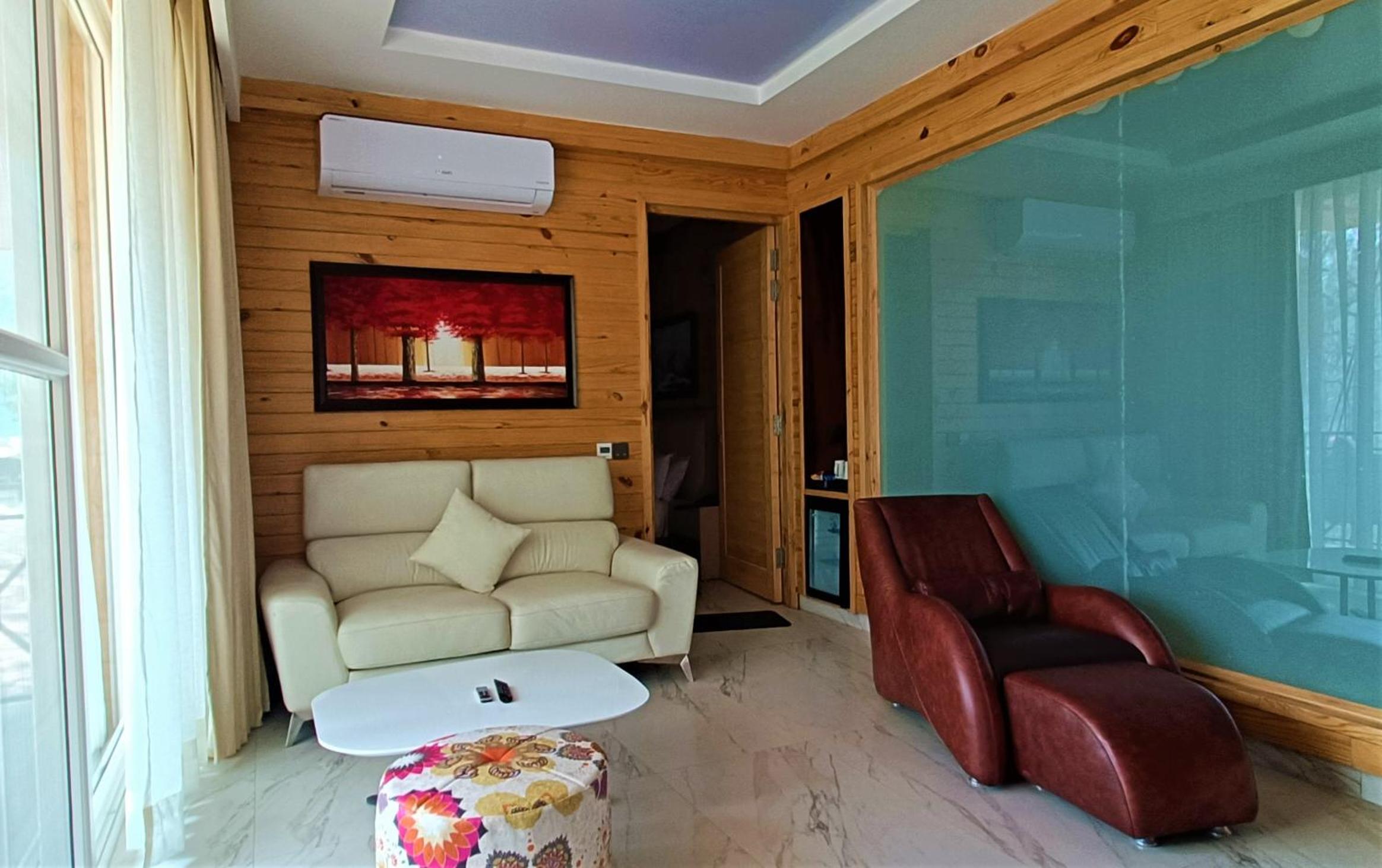 Queen Suite - Photo 26