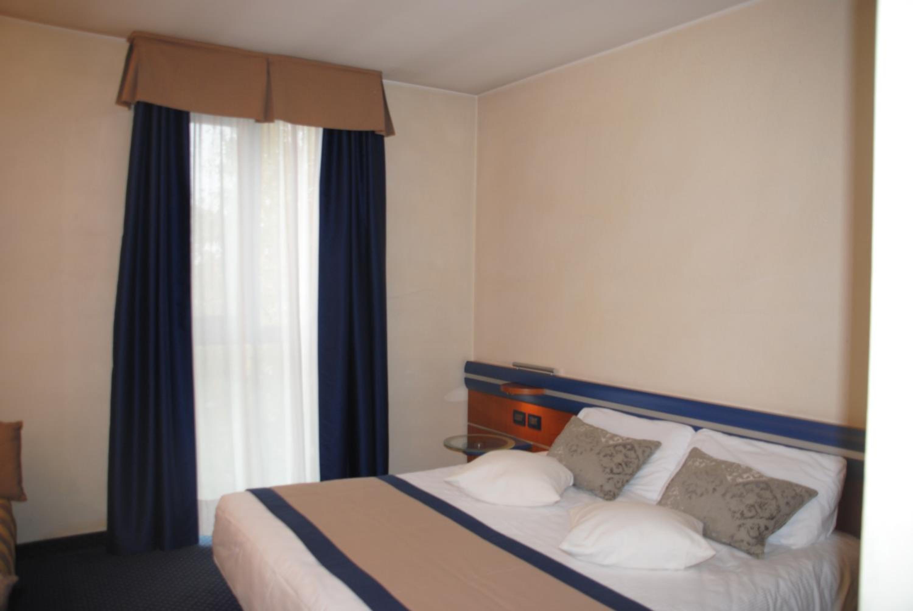 Standard Double Room photo 2