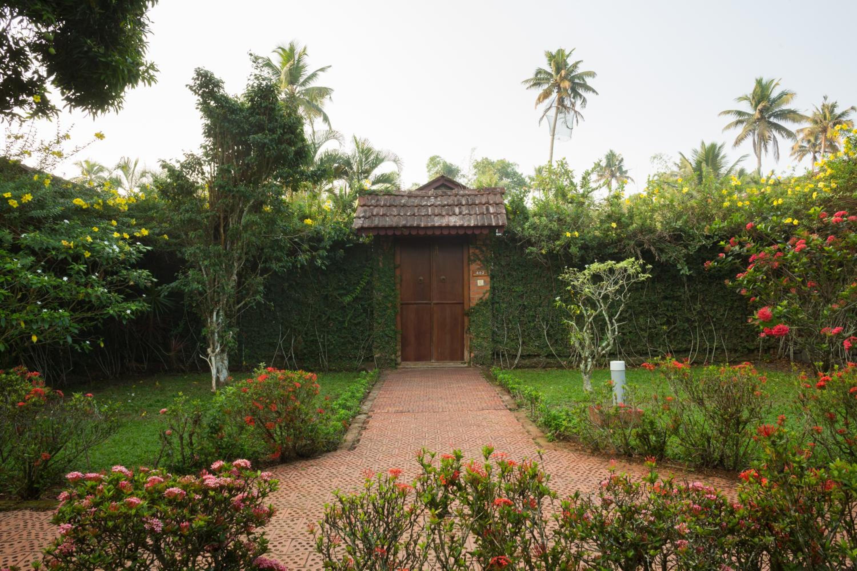 Villa with Private Pool - Photo 18