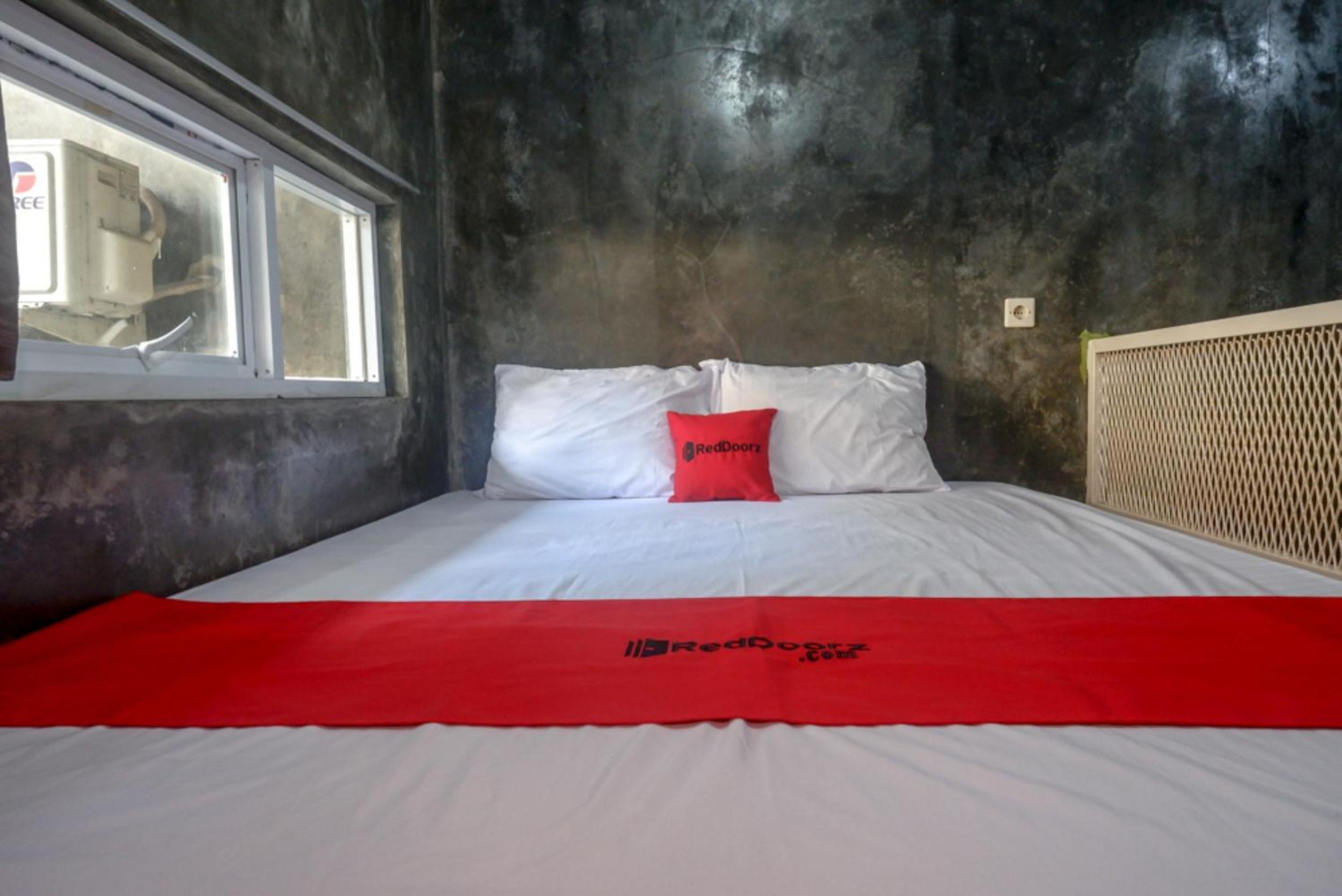 Standard Double Room - Photo 11