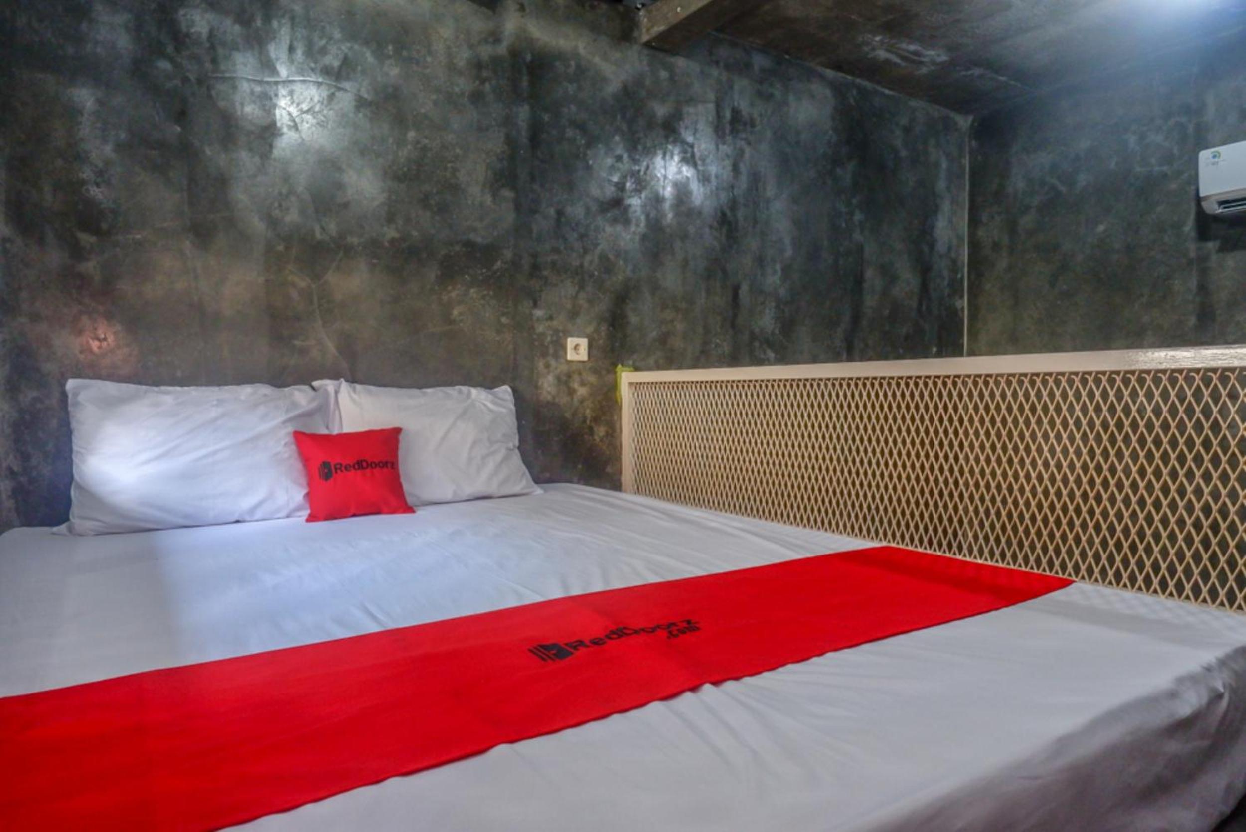 Standard Double Room - Photo 8