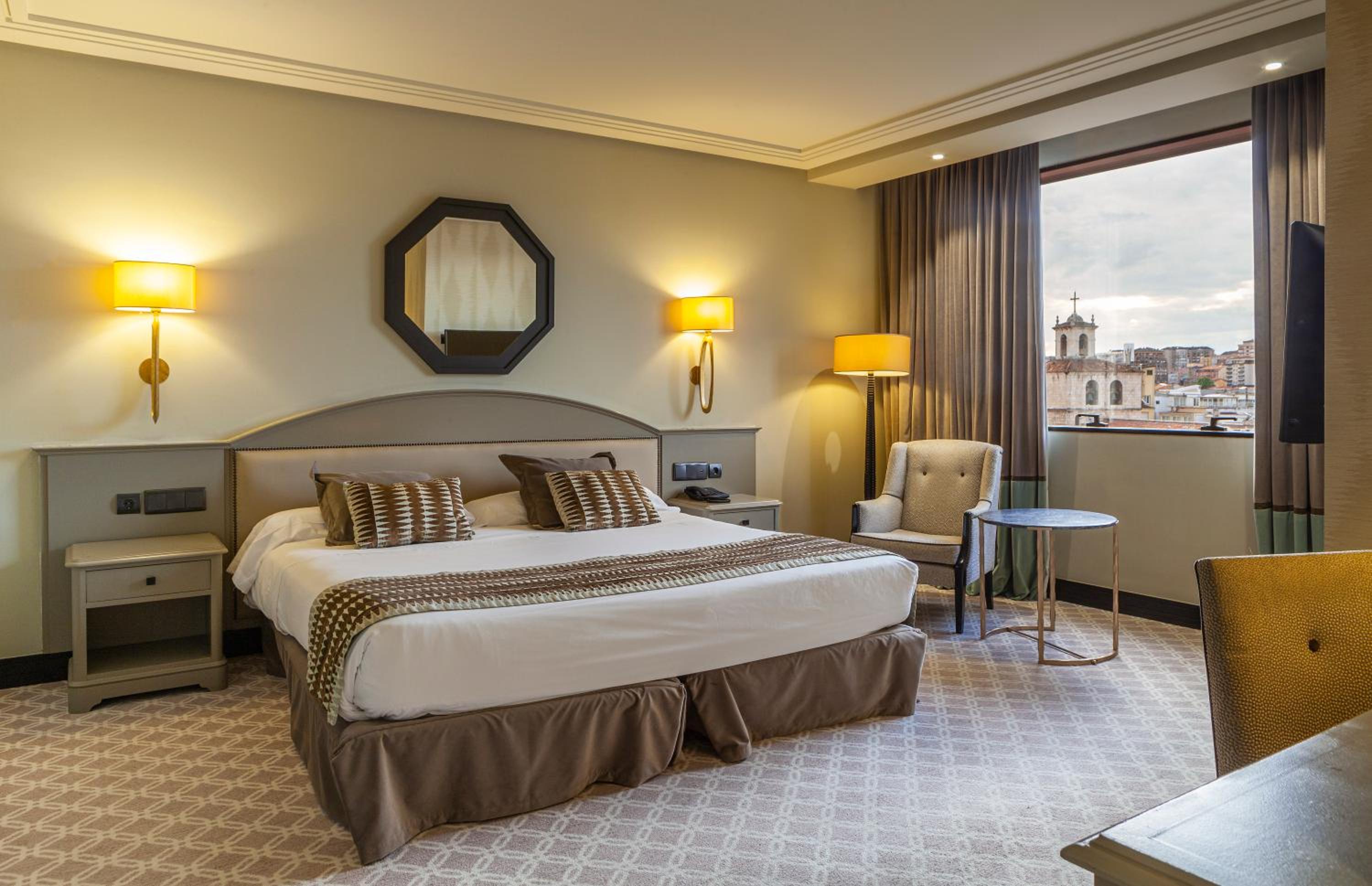 Superior Double Room (3 Adults) - Photo 4