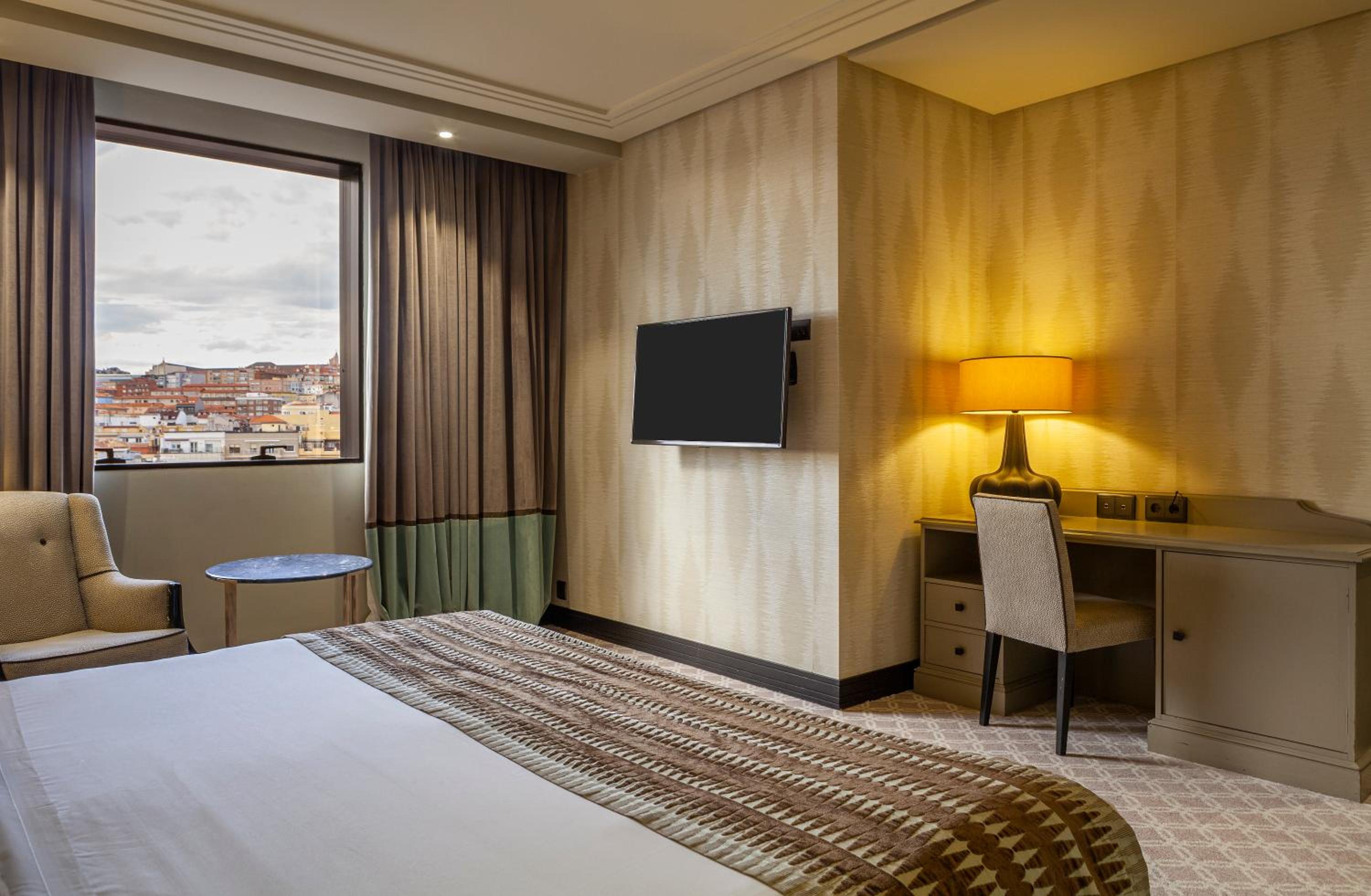 Superior Double Room (3 Adults) - Photo 11