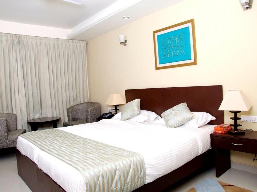 Deluxe King Room - Photo 2