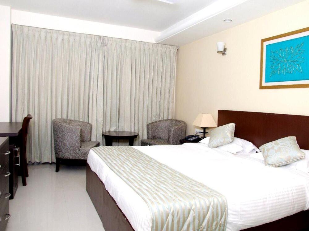 Deluxe Double or Twin Room - Photo 9