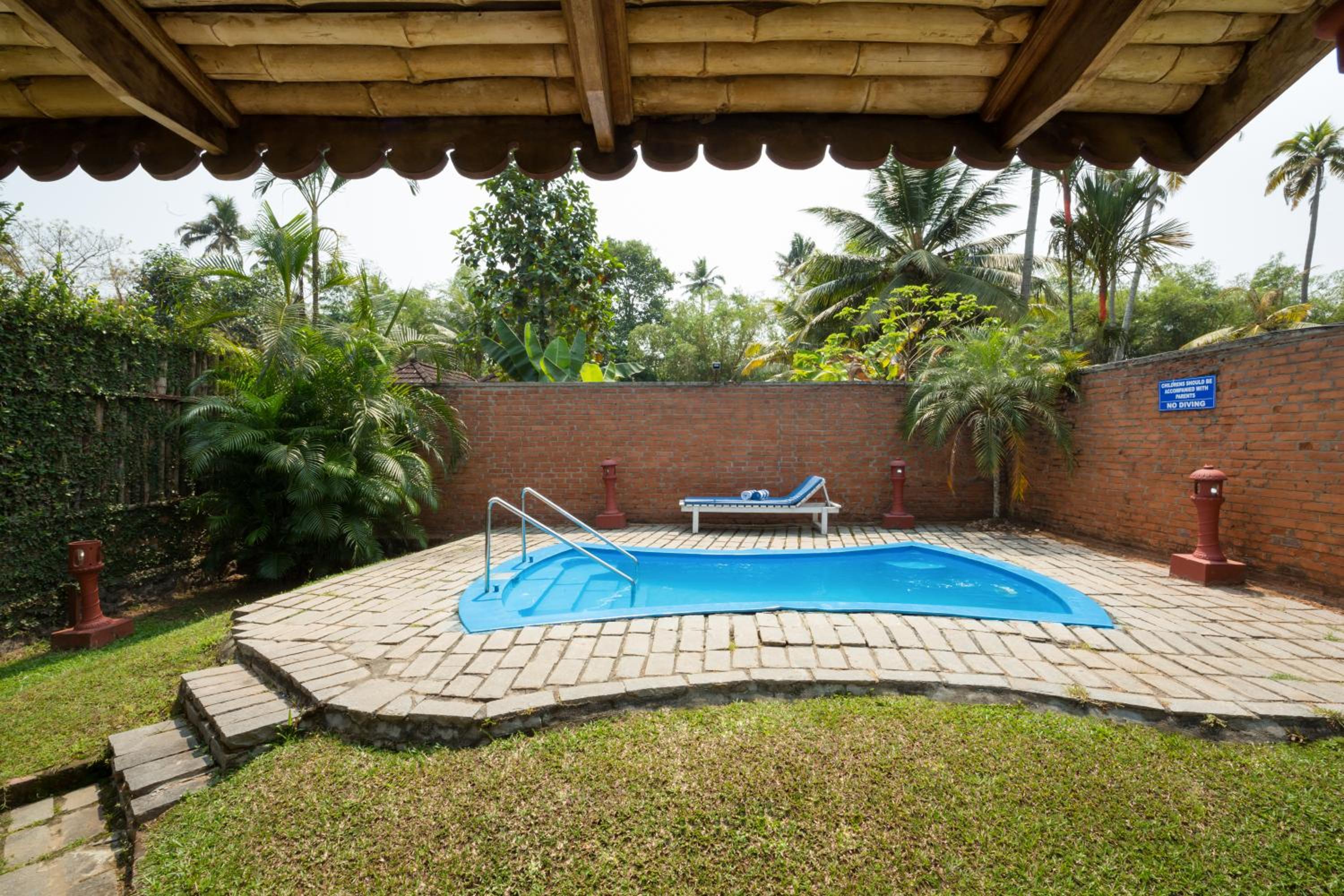 Villa with Private Pool - Photo 17