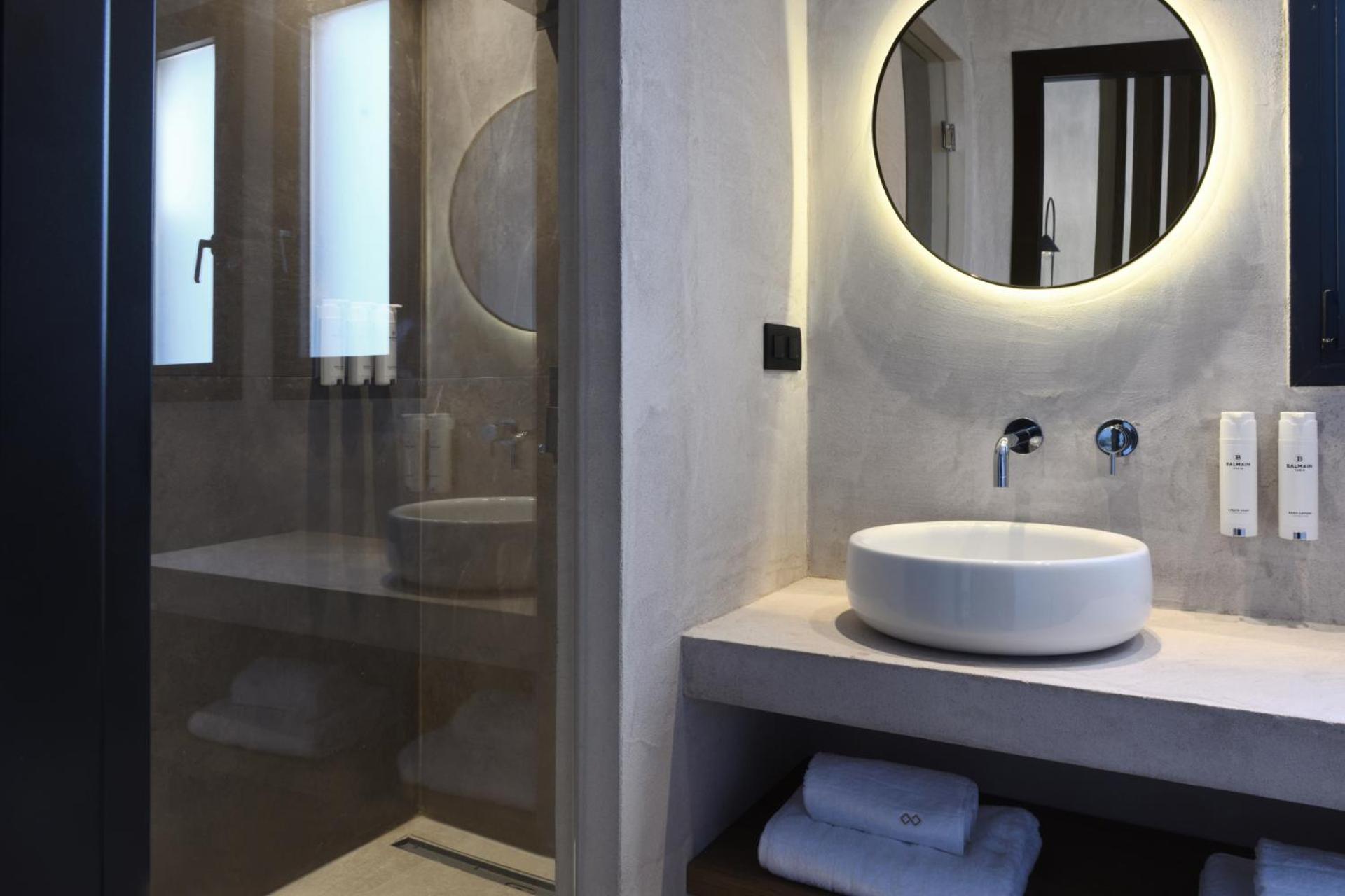 Junior Suite with Private Pool - Photo 8