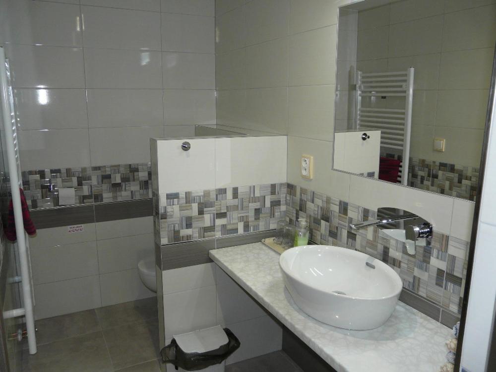Standard Double or Twin Room - Photo 5