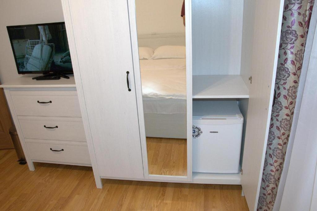 Queen Room - Photo 8
