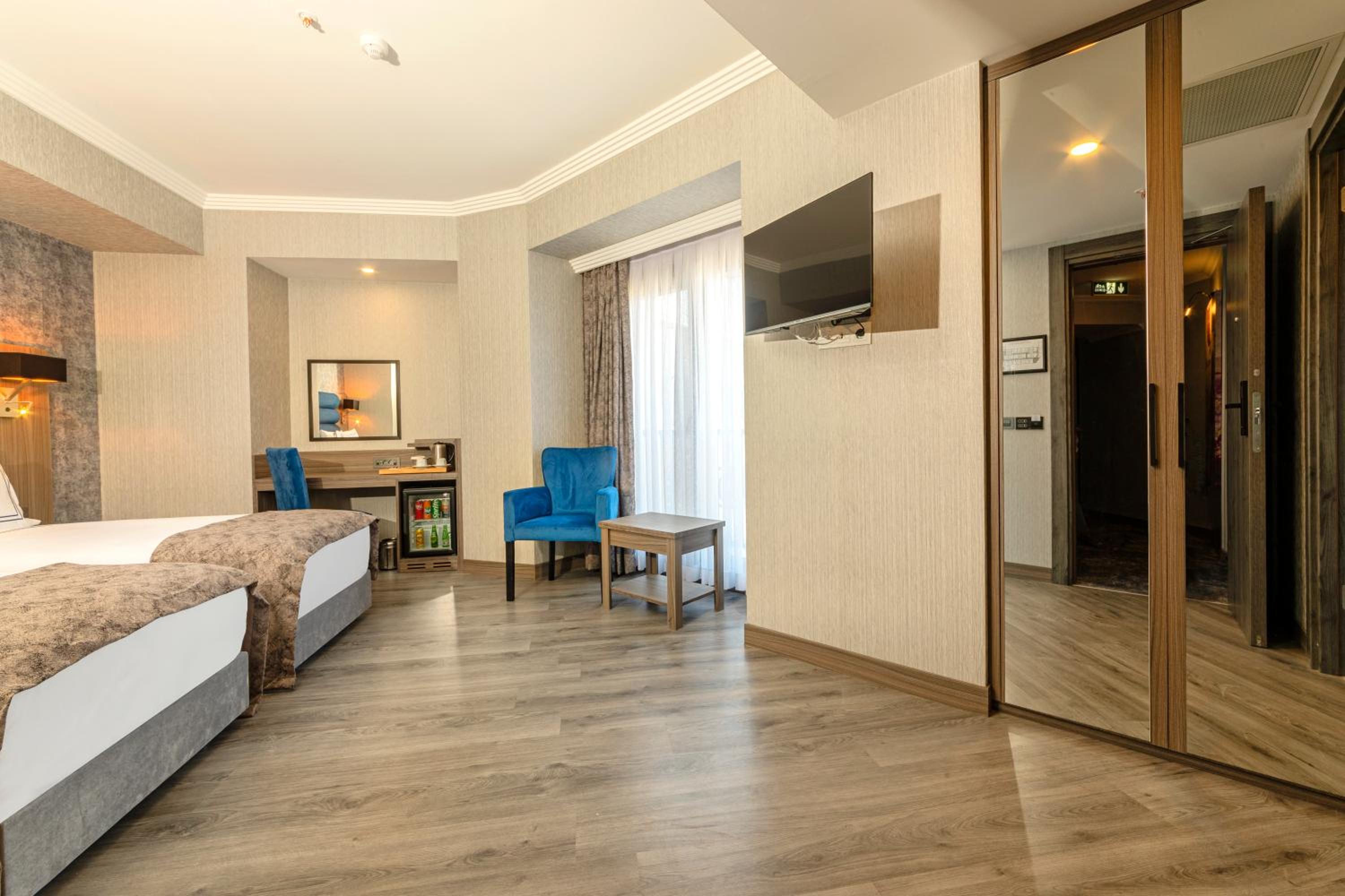 Standard Double or Twin Room photo 2