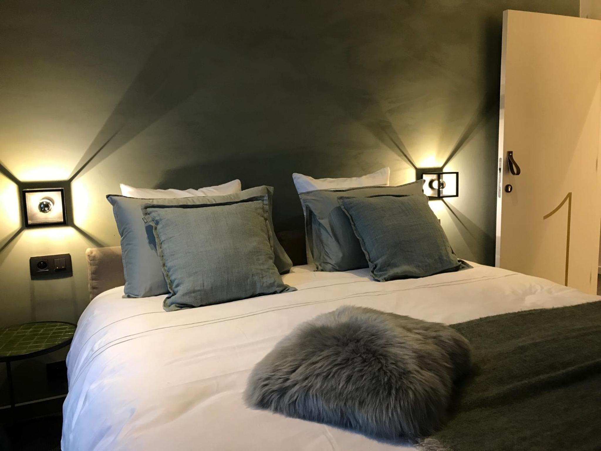Deluxe King Room photo 1