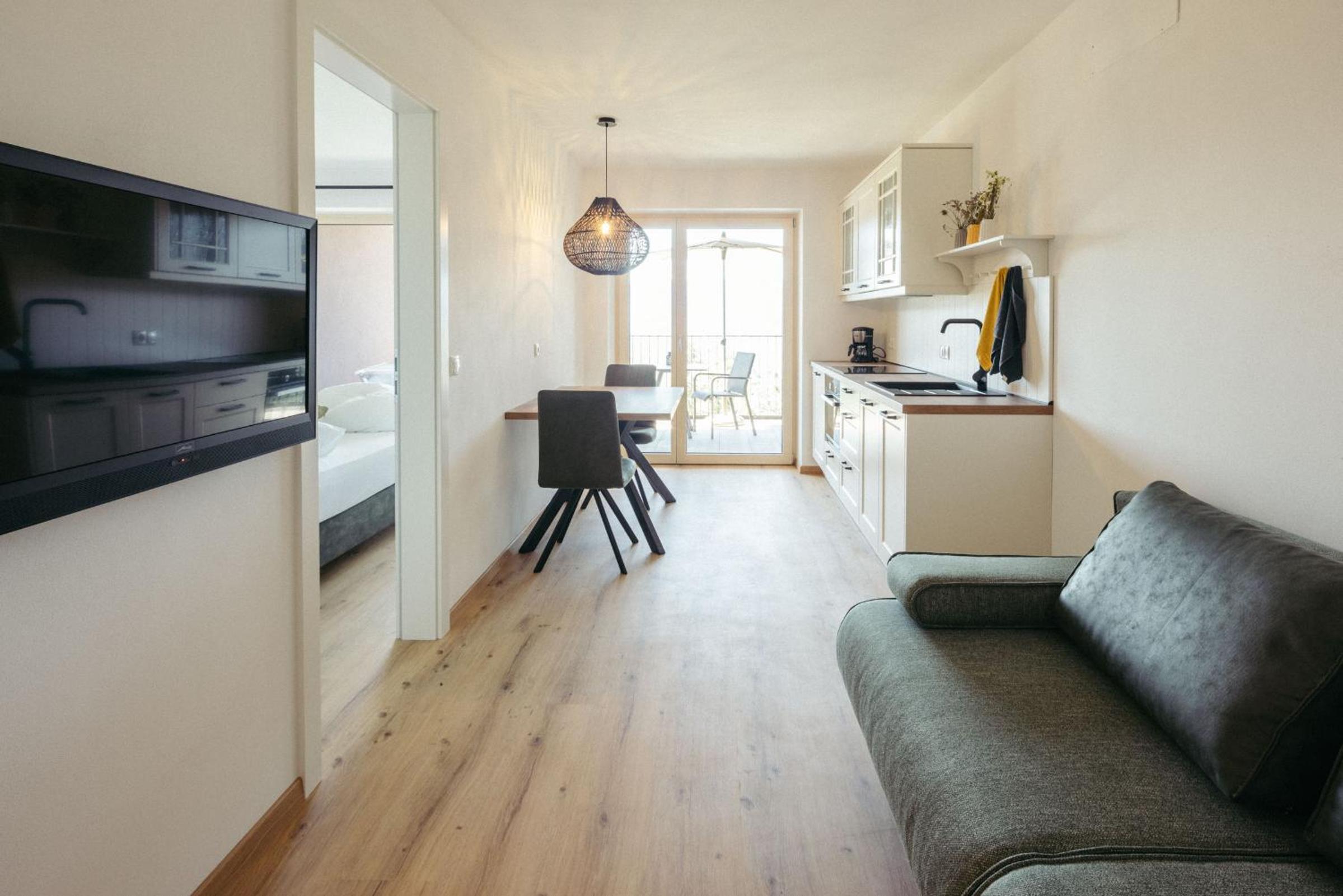 One-Bedroom Apartment photo 1