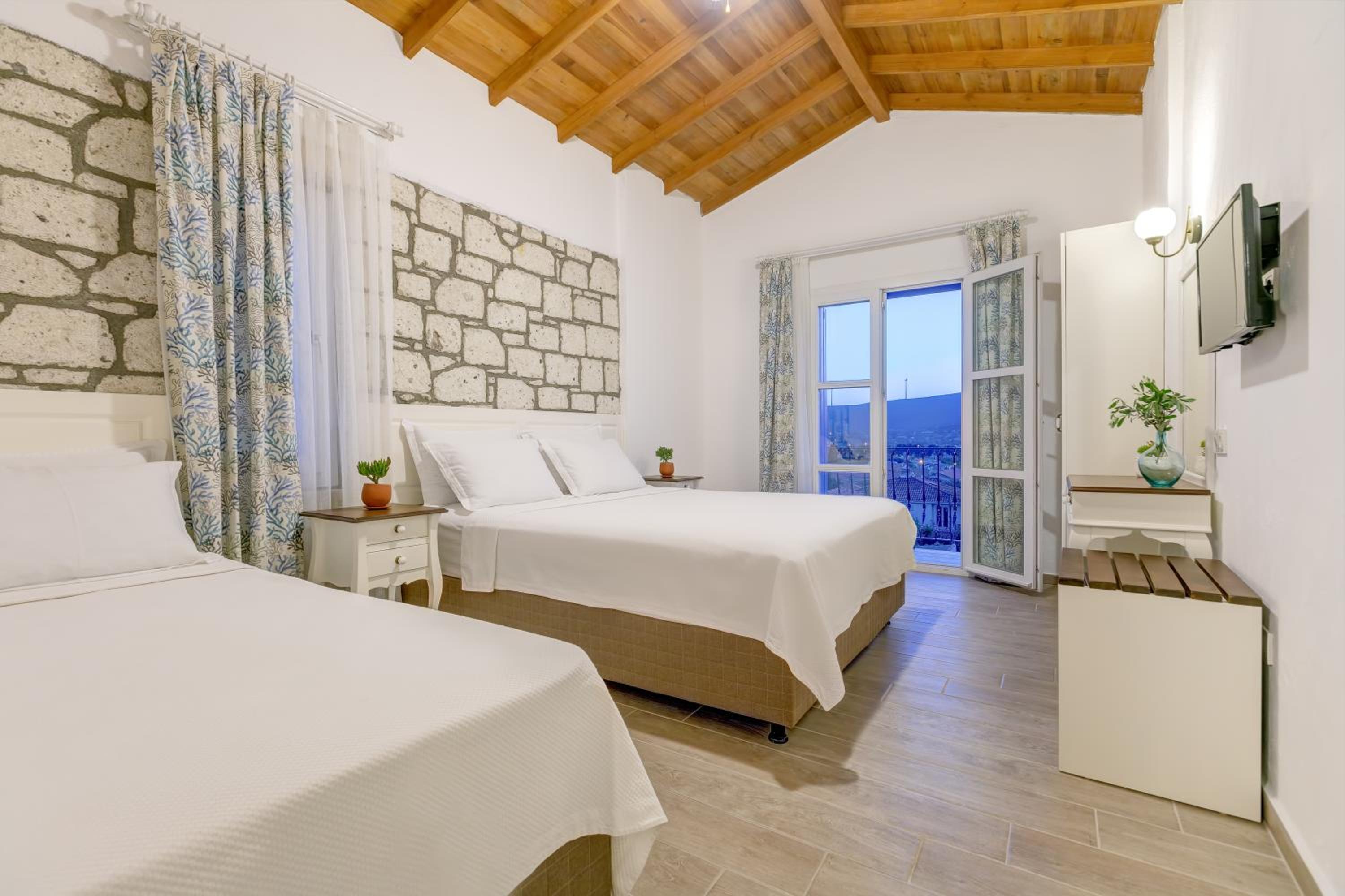 Superior Triple Room - Photo 3