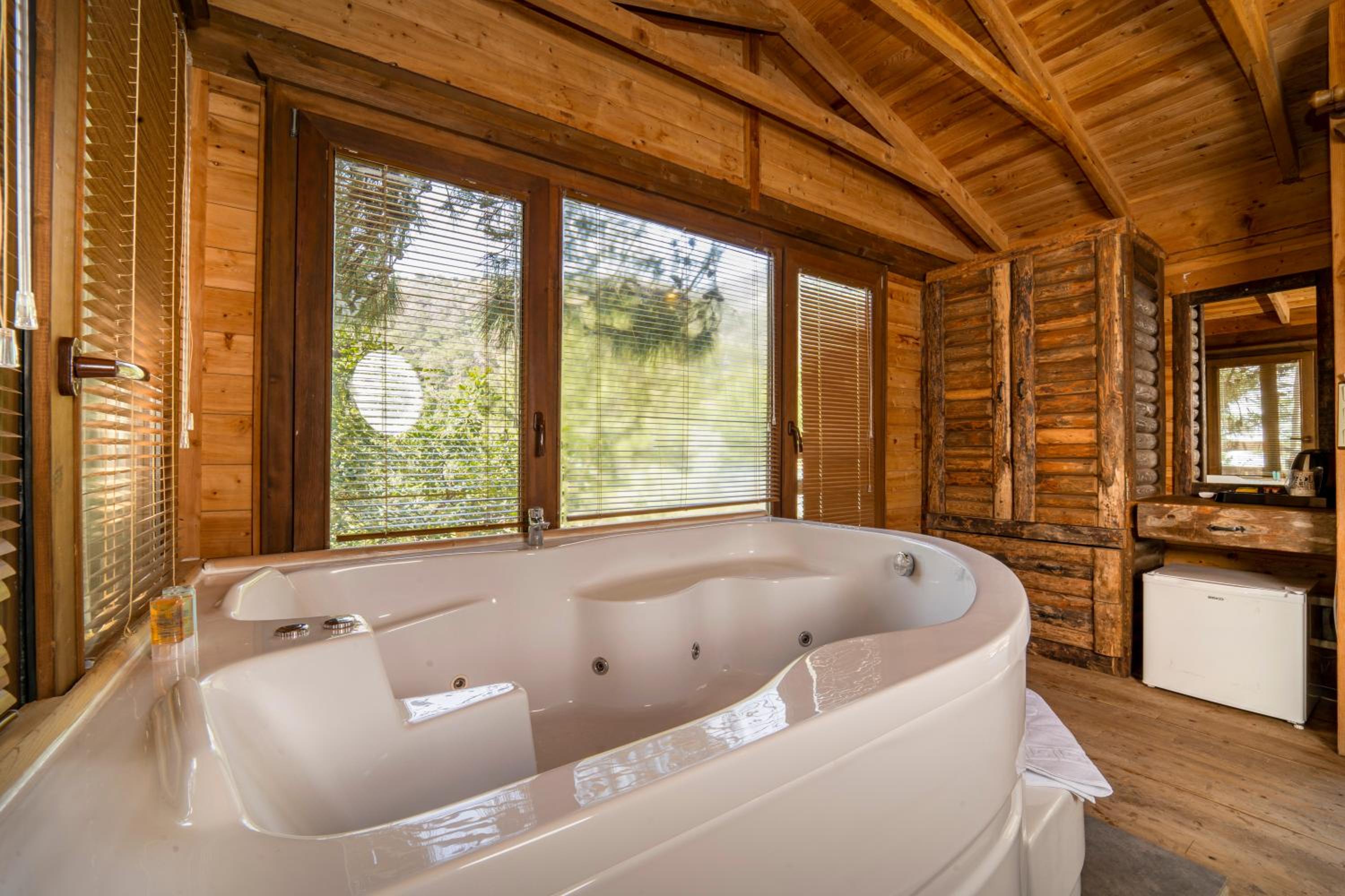 Queen House With Jacuzzi photo 2