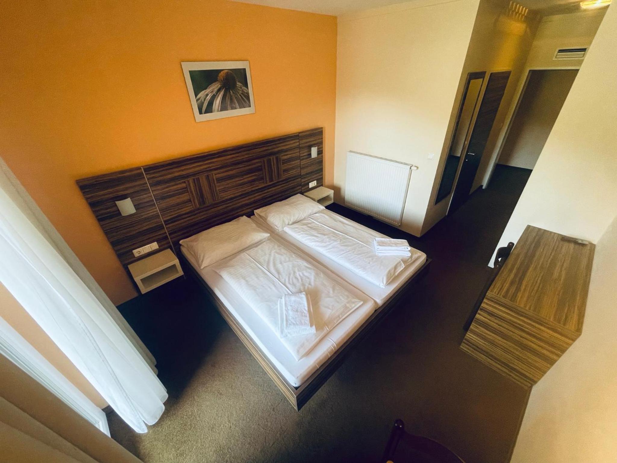 Standard Queen Room