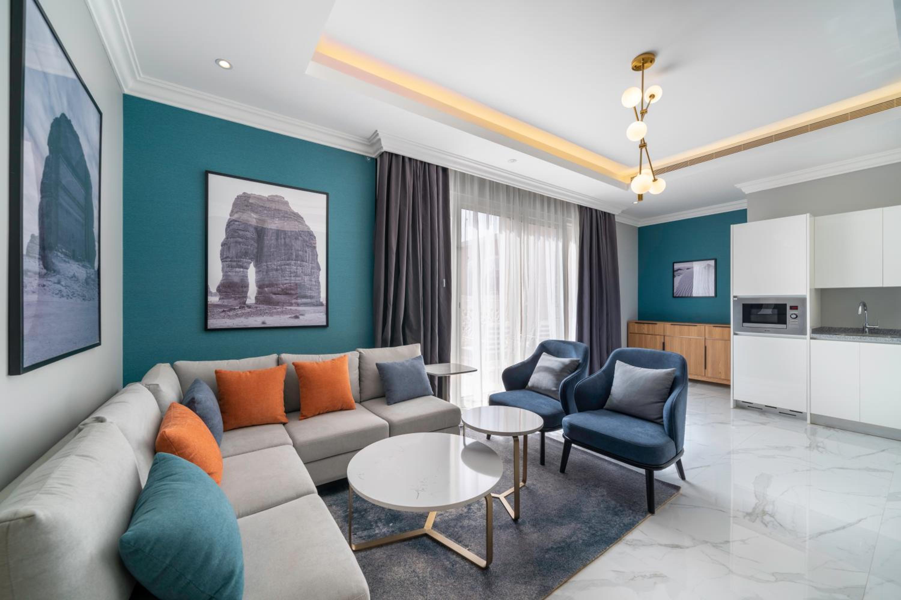 Three-Bedroom Executive Villa with Terrace - Photo 4