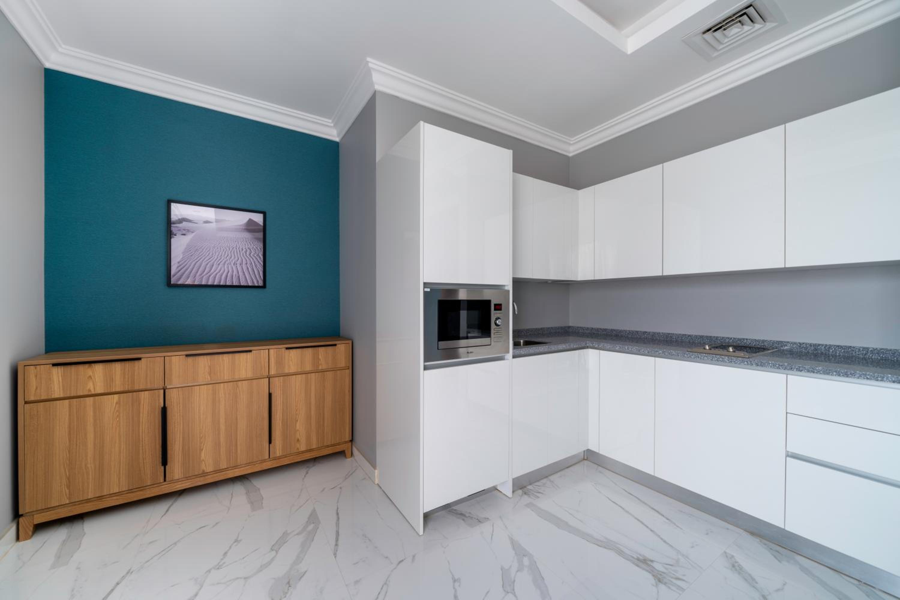Three-Bedroom Executive Villa with Terrace - Photo 3