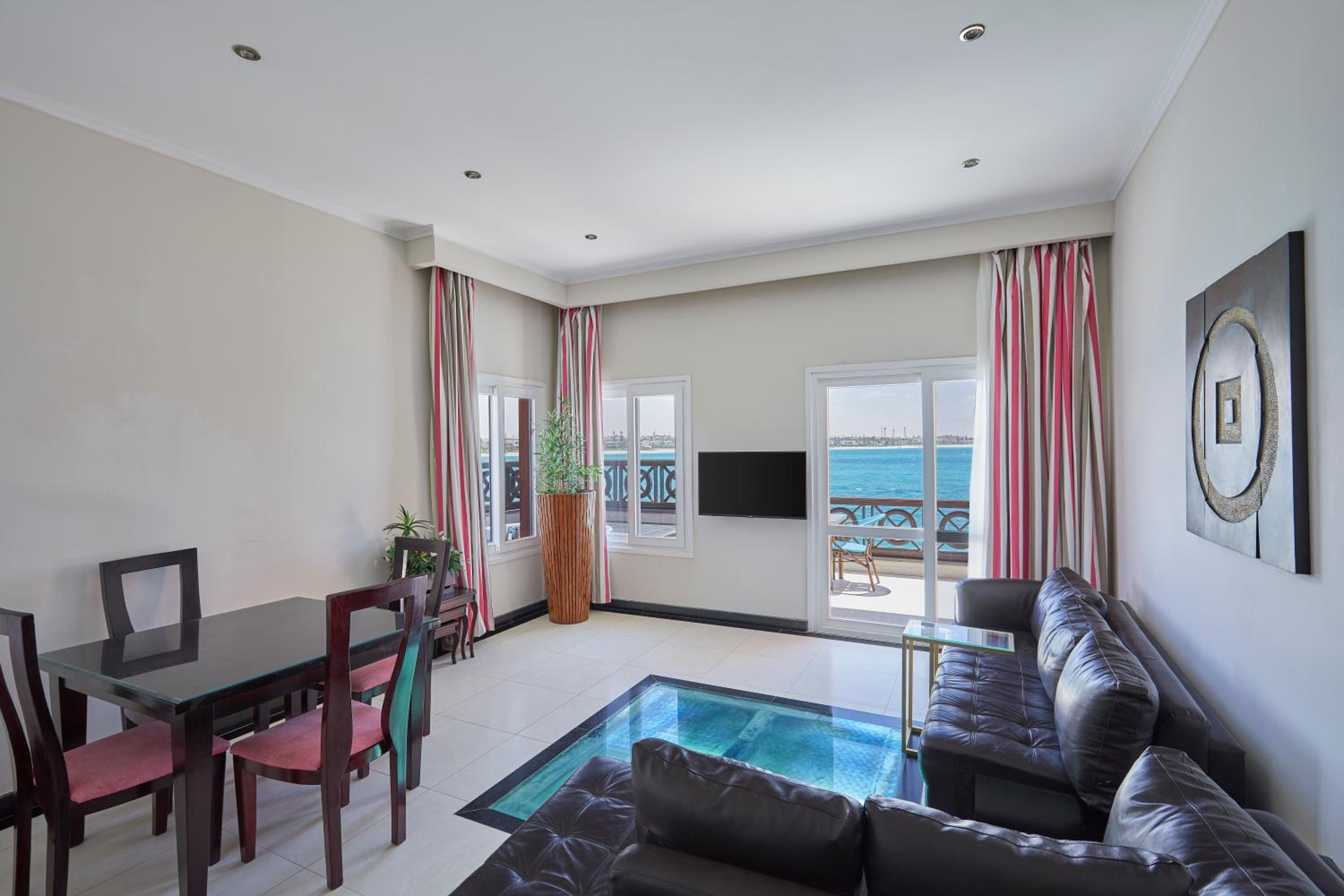 Deluxe Floating Suite - Photo 11