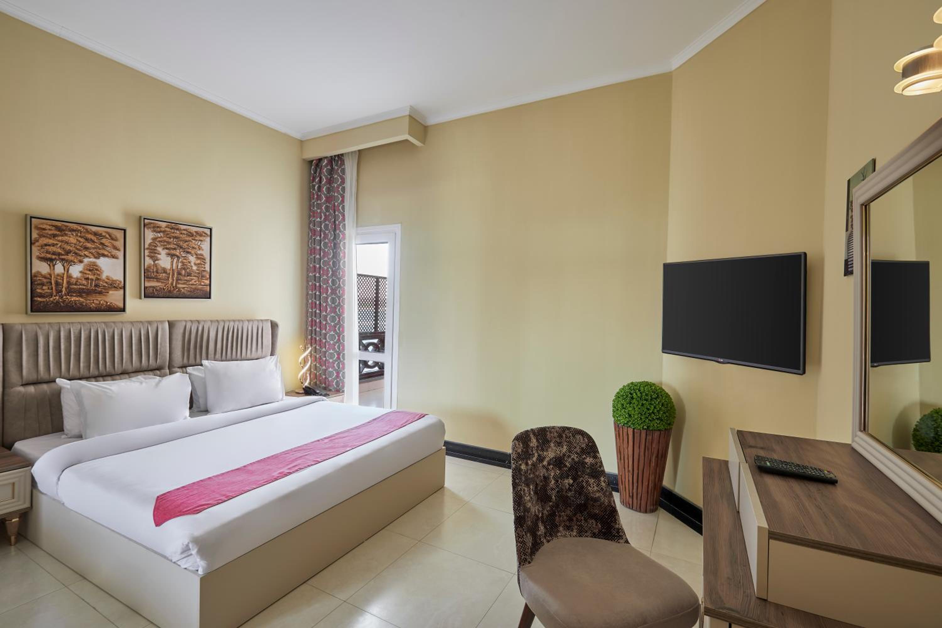 Deluxe Floating Suite - Photo 10