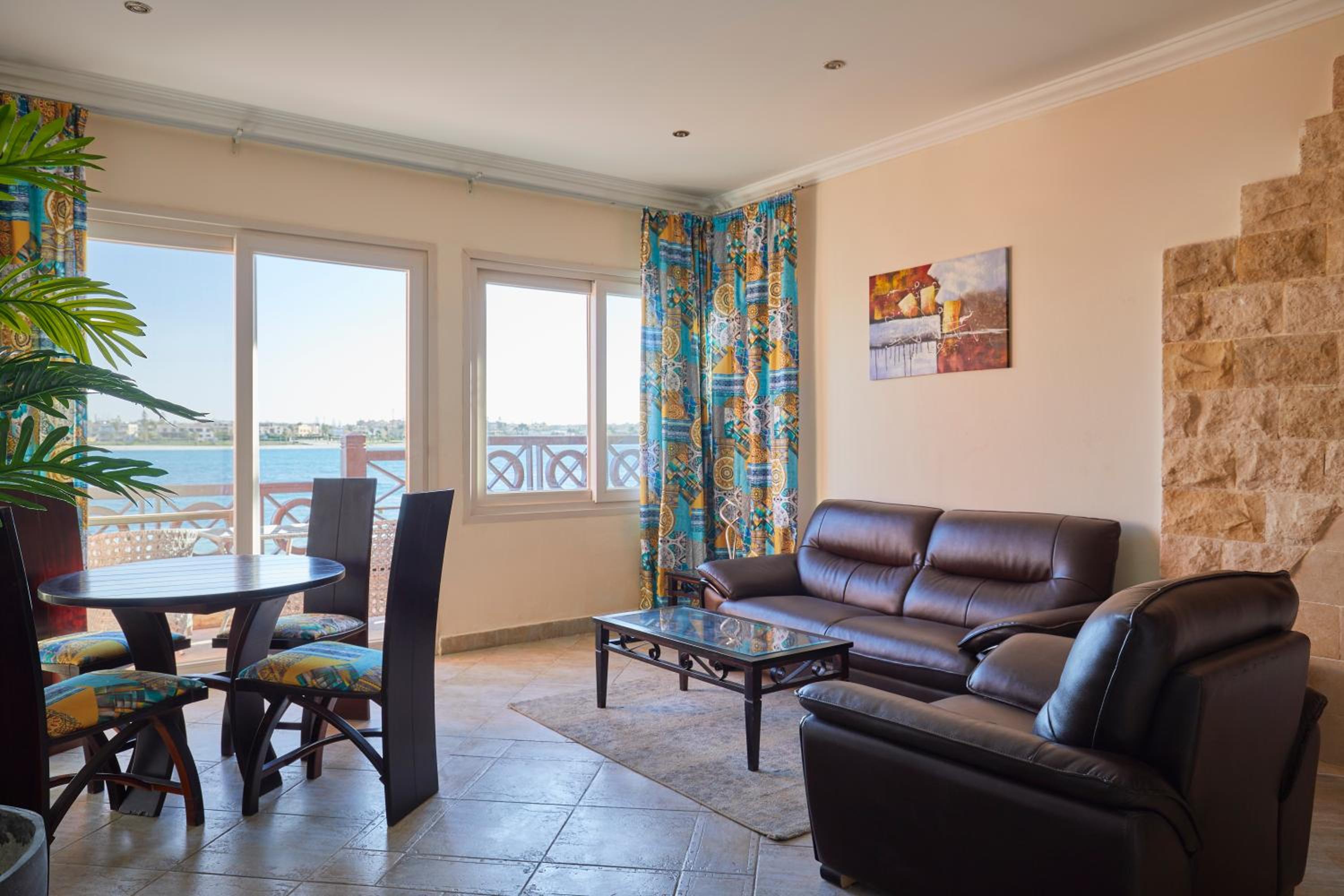 Lake Suite - Photo 1