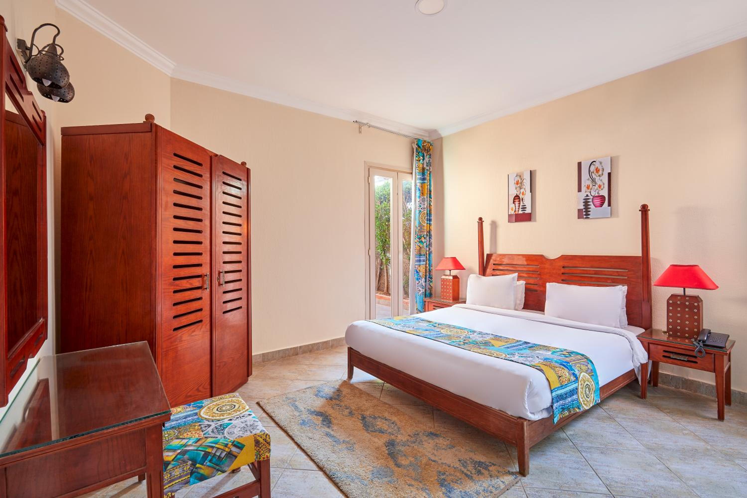 Lake Suite - Photo 13