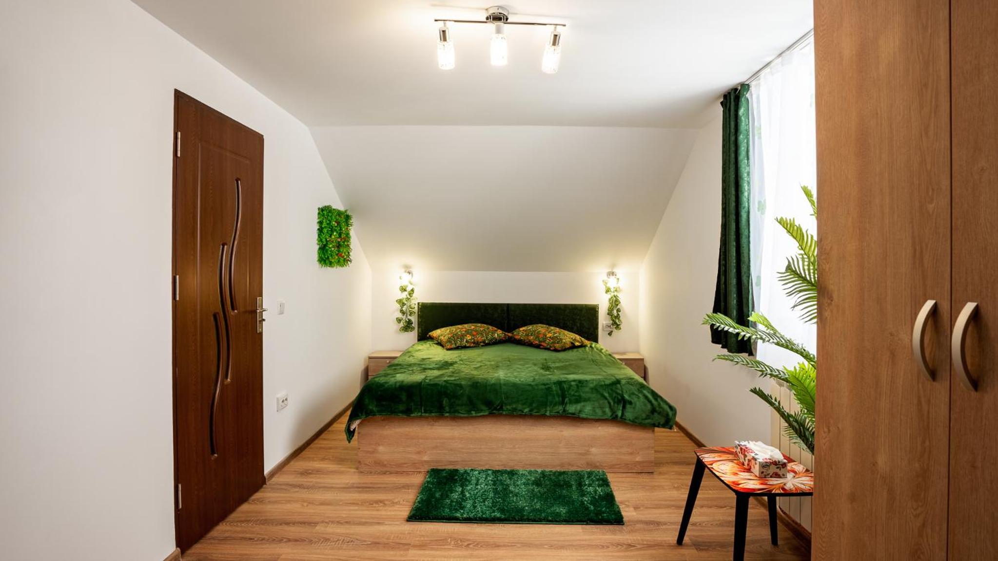 Deluxe Double Room (2 Adults + 1 Child) - Photo 3