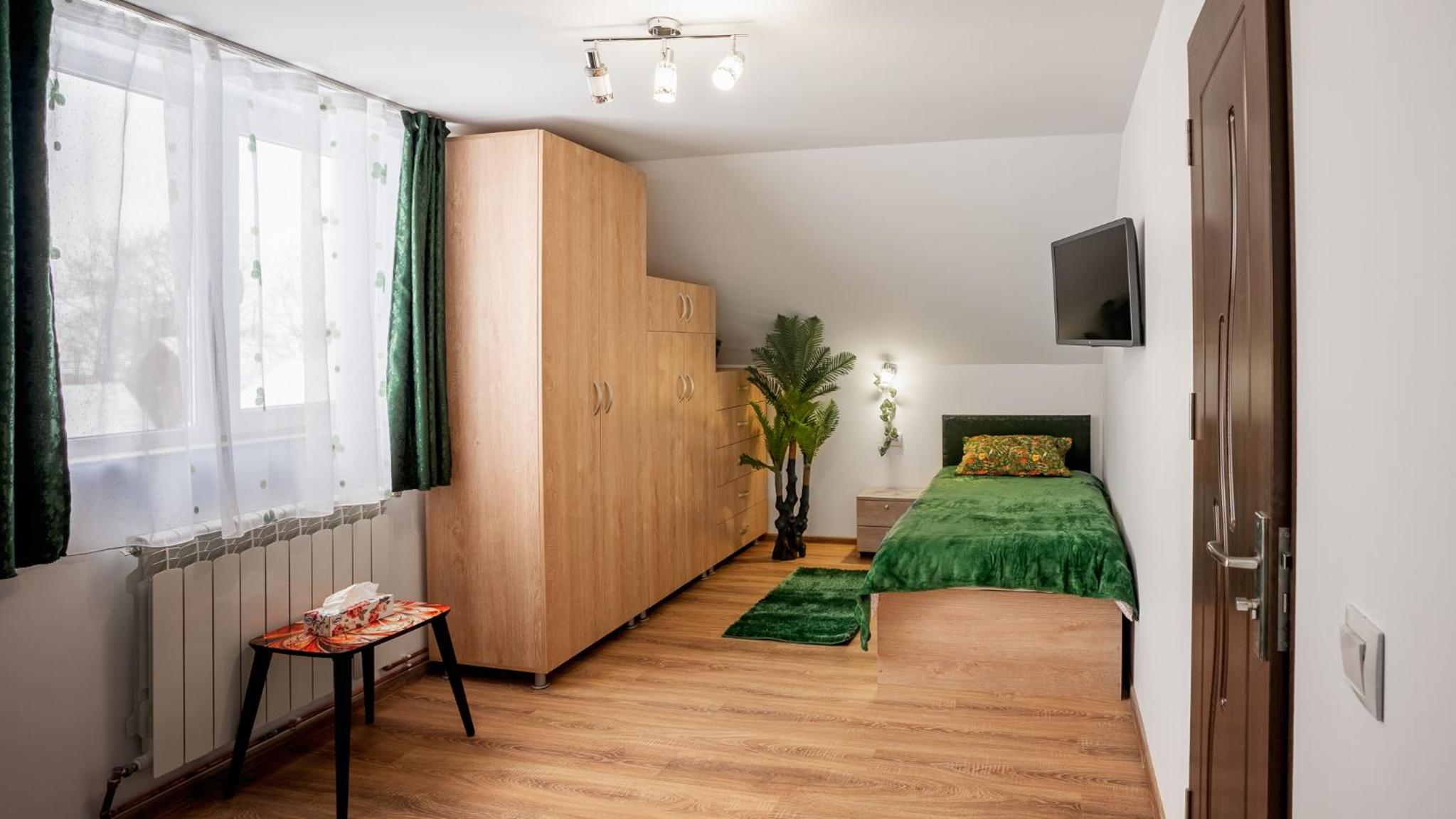 Deluxe Double Room (2 Adults + 1 Child) - Photo 4