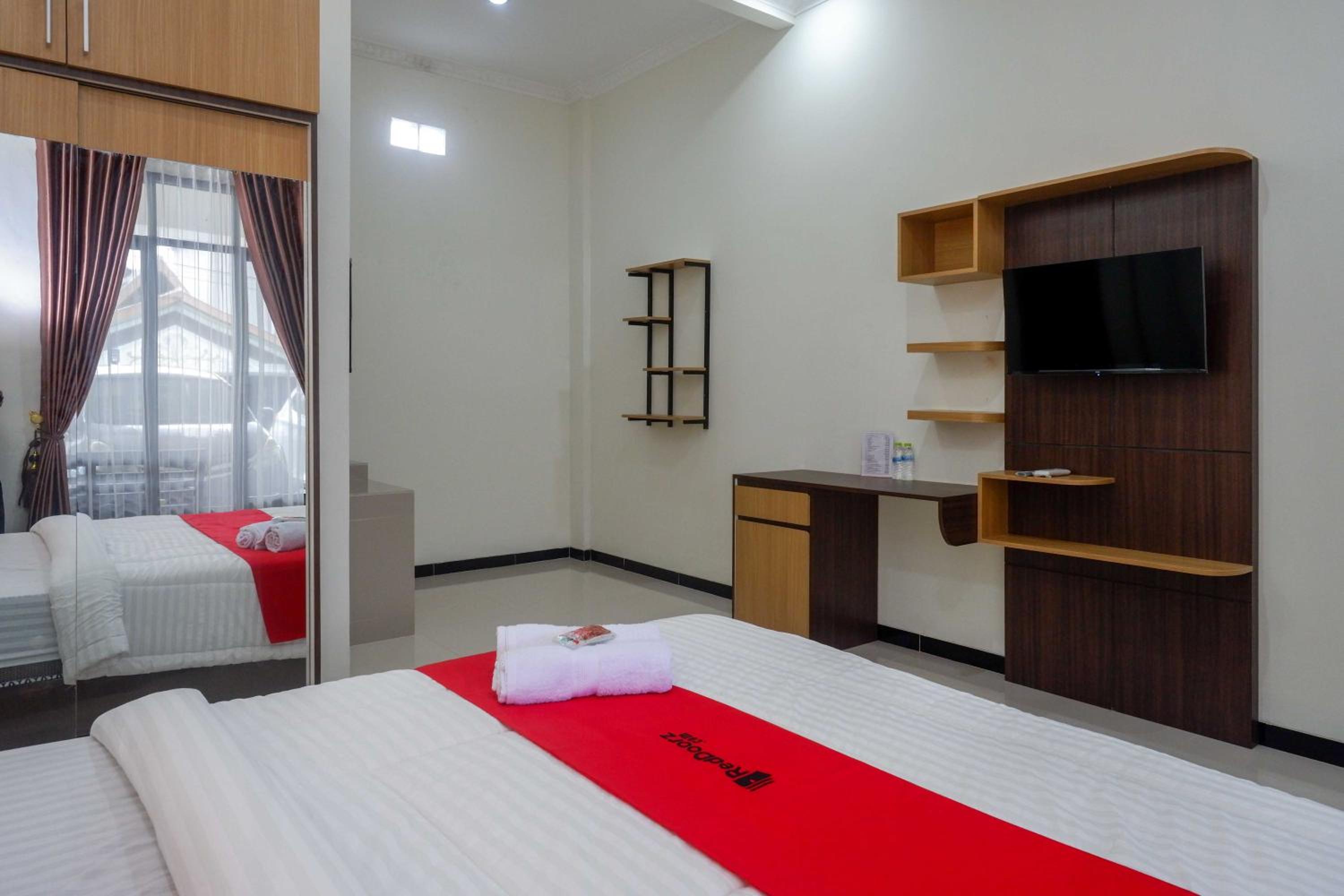 Deluxe Room - Photo 6