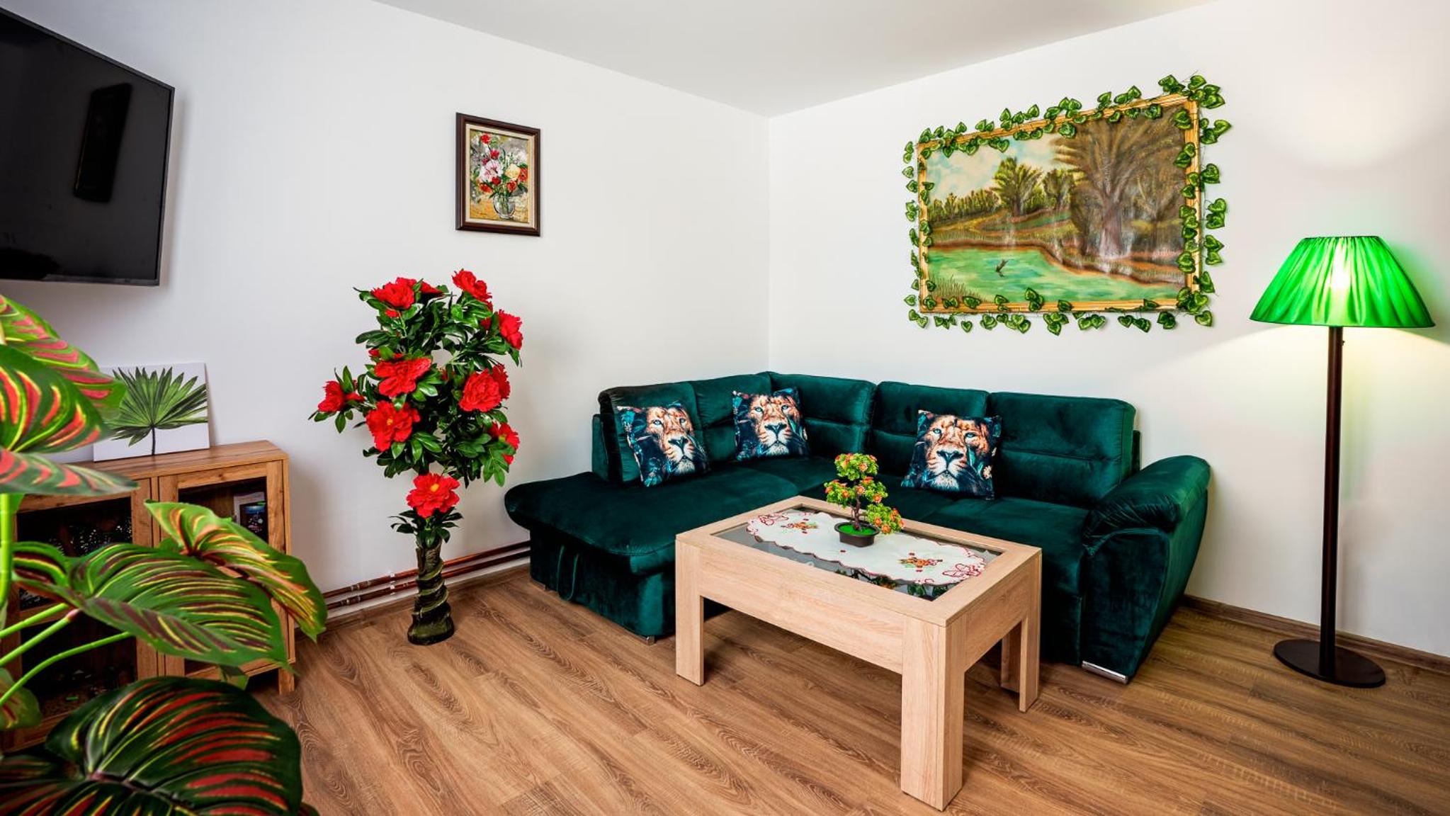 Family Room with Garden View - Photo 10