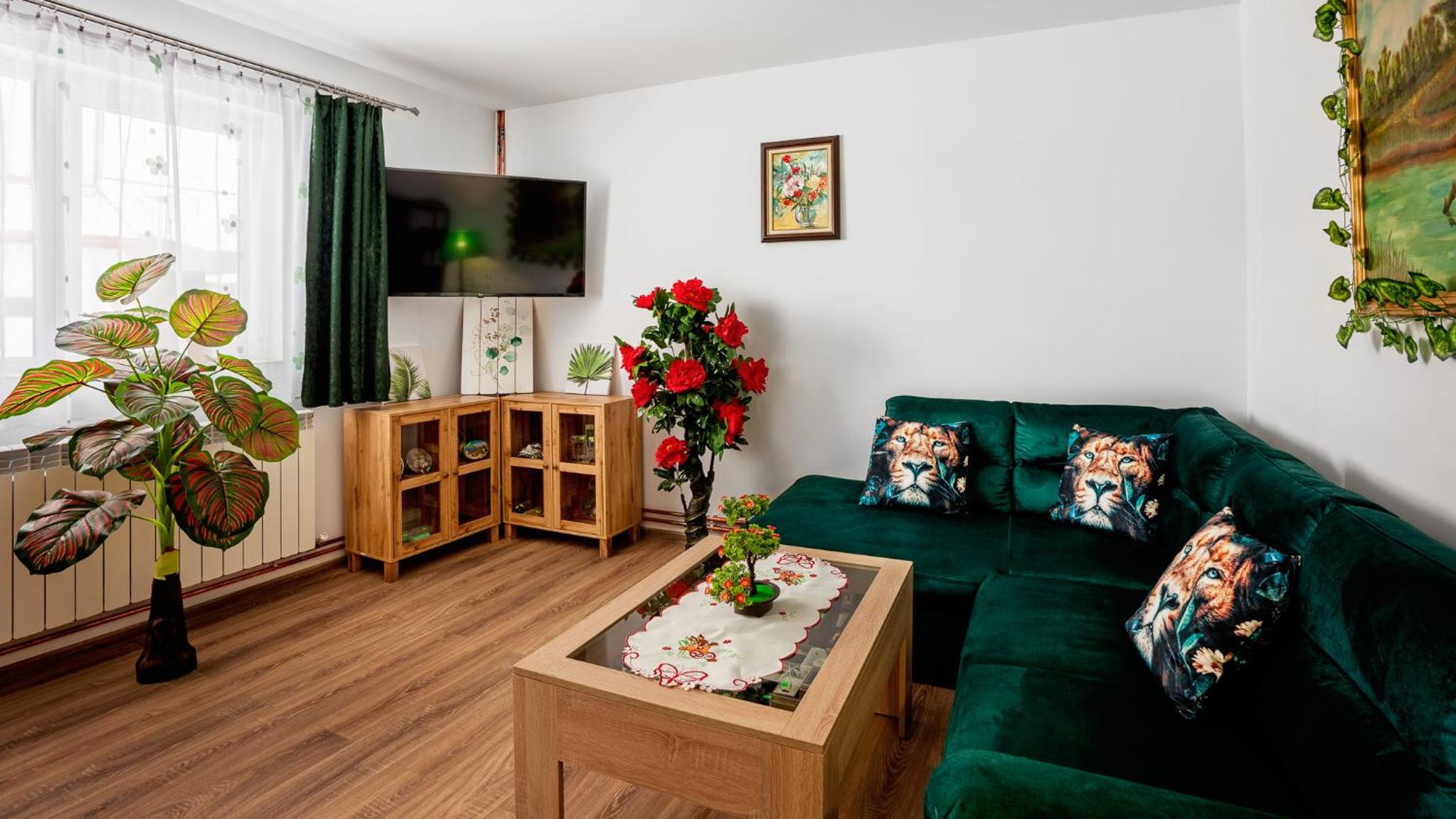 Family Room with Garden View - Photo 12