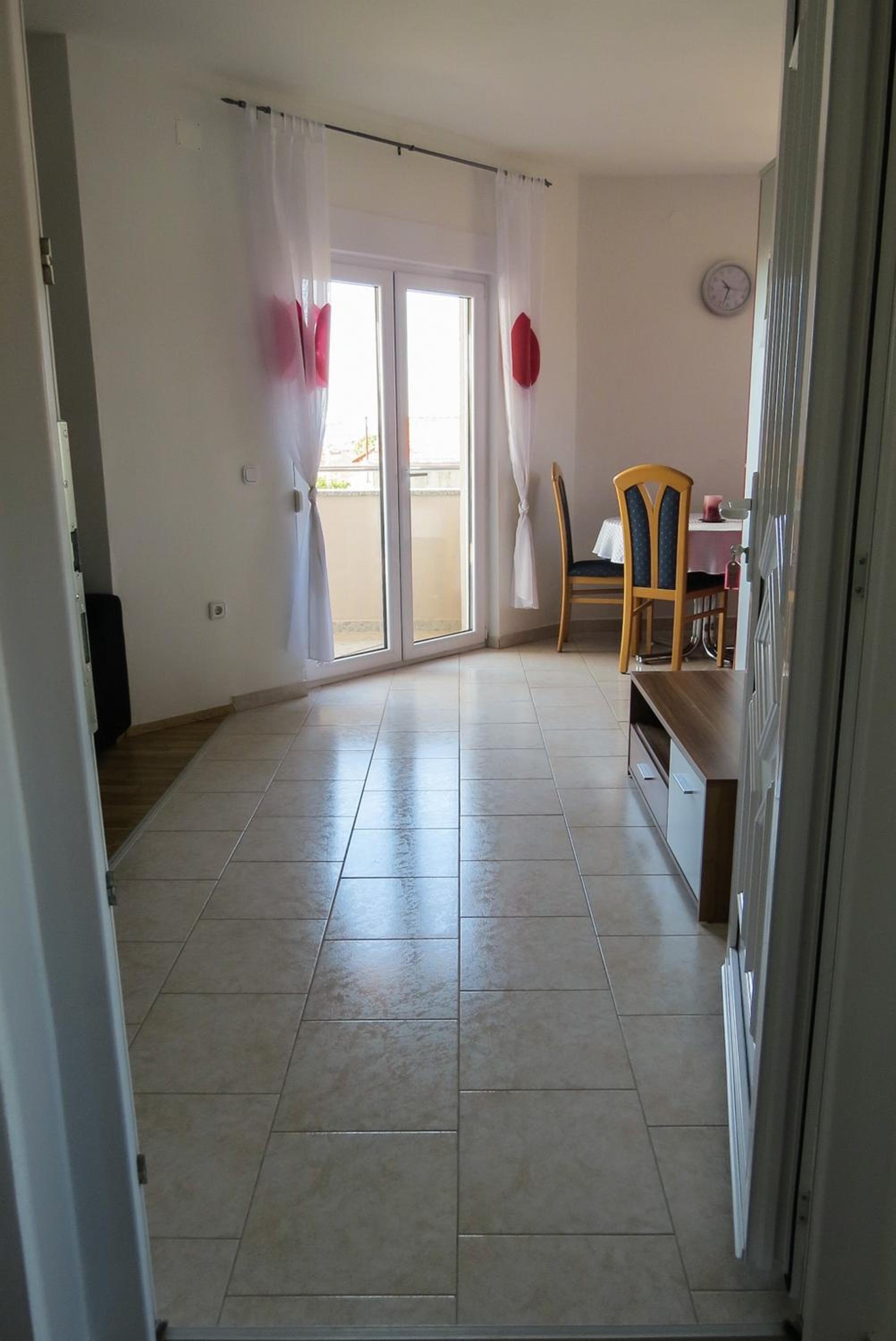 One Bedroom Apartment with Balcony photo 3