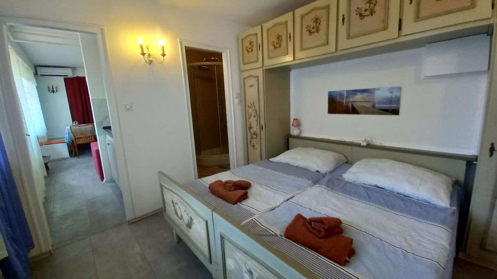 One-Bedroom Apartment with Terrace photo 3