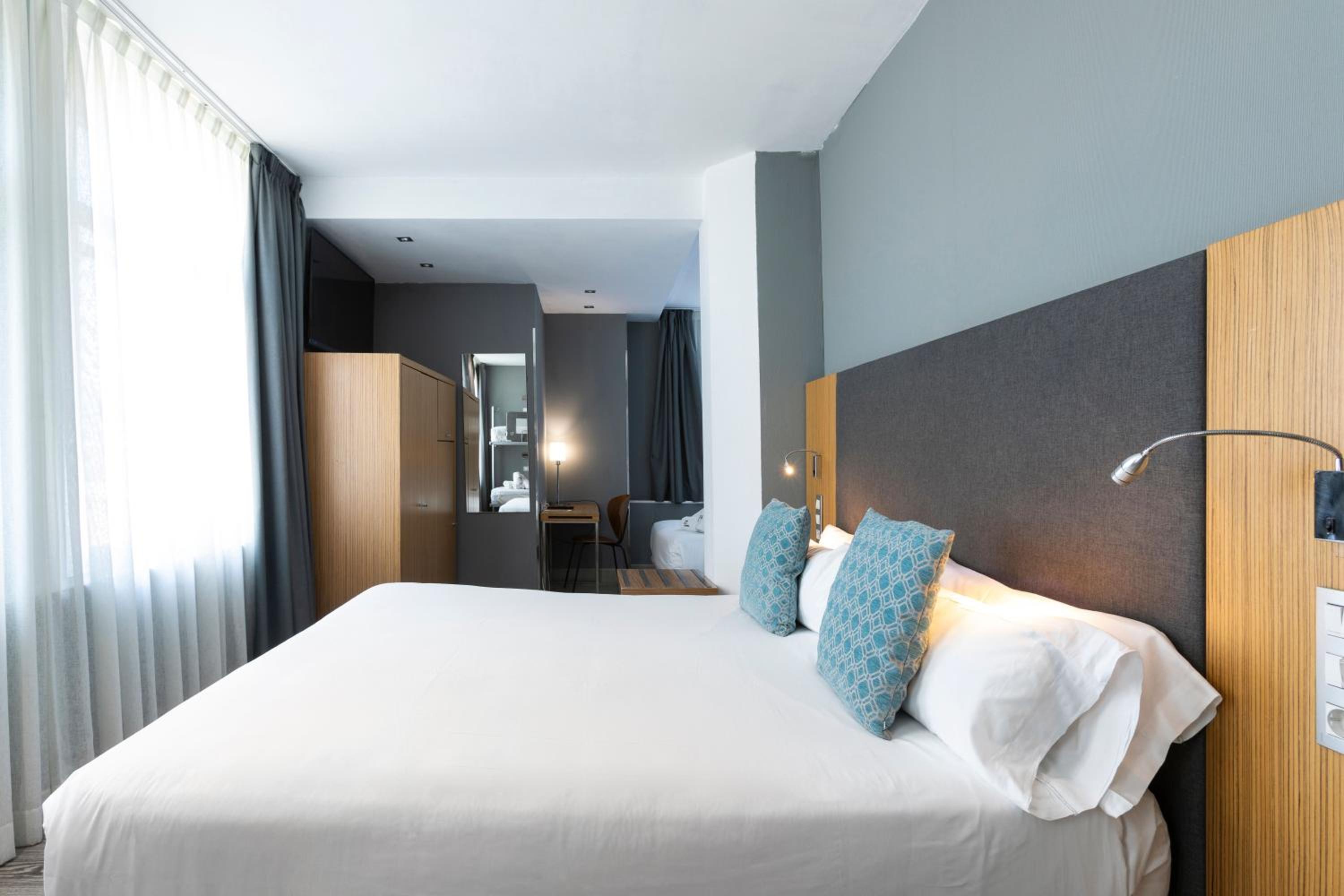 Sextuple Room (6 Adults)