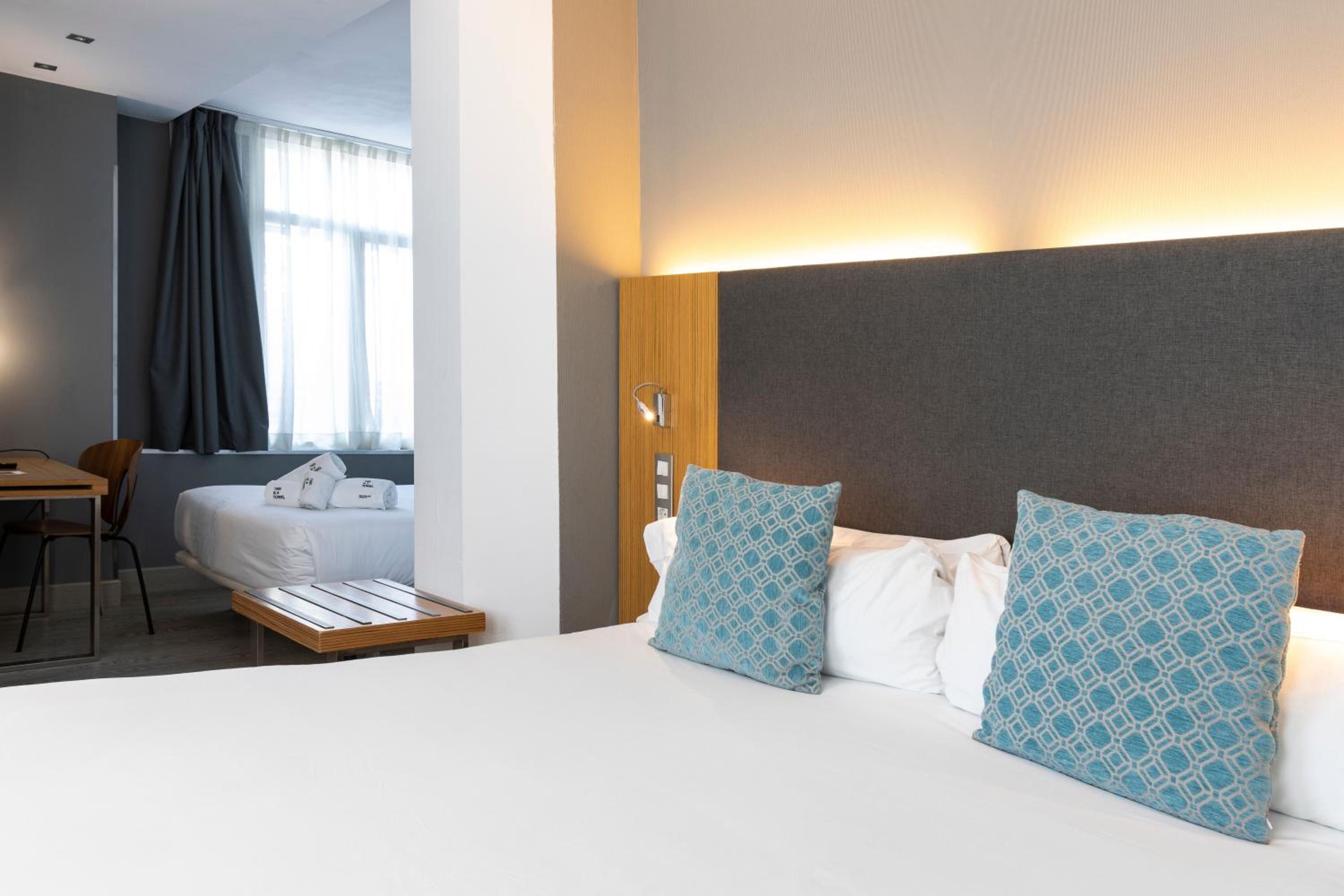Sextuple Room (6 Adults)