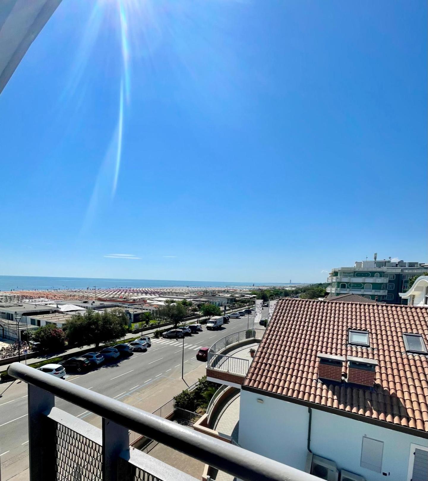 Deluxe Double Room with Side Sea View photo 2