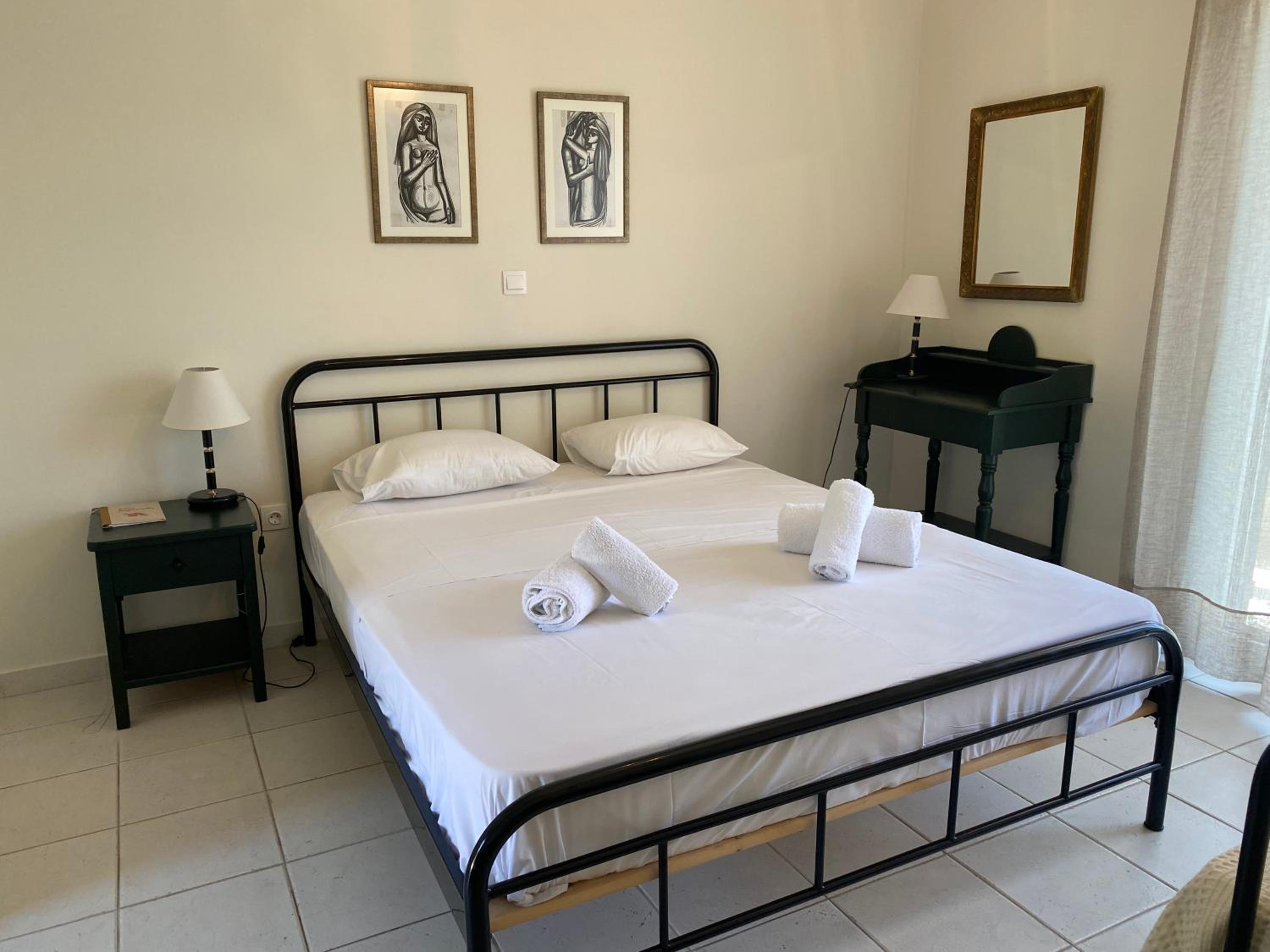 Traditional Studio Apartment photo 2