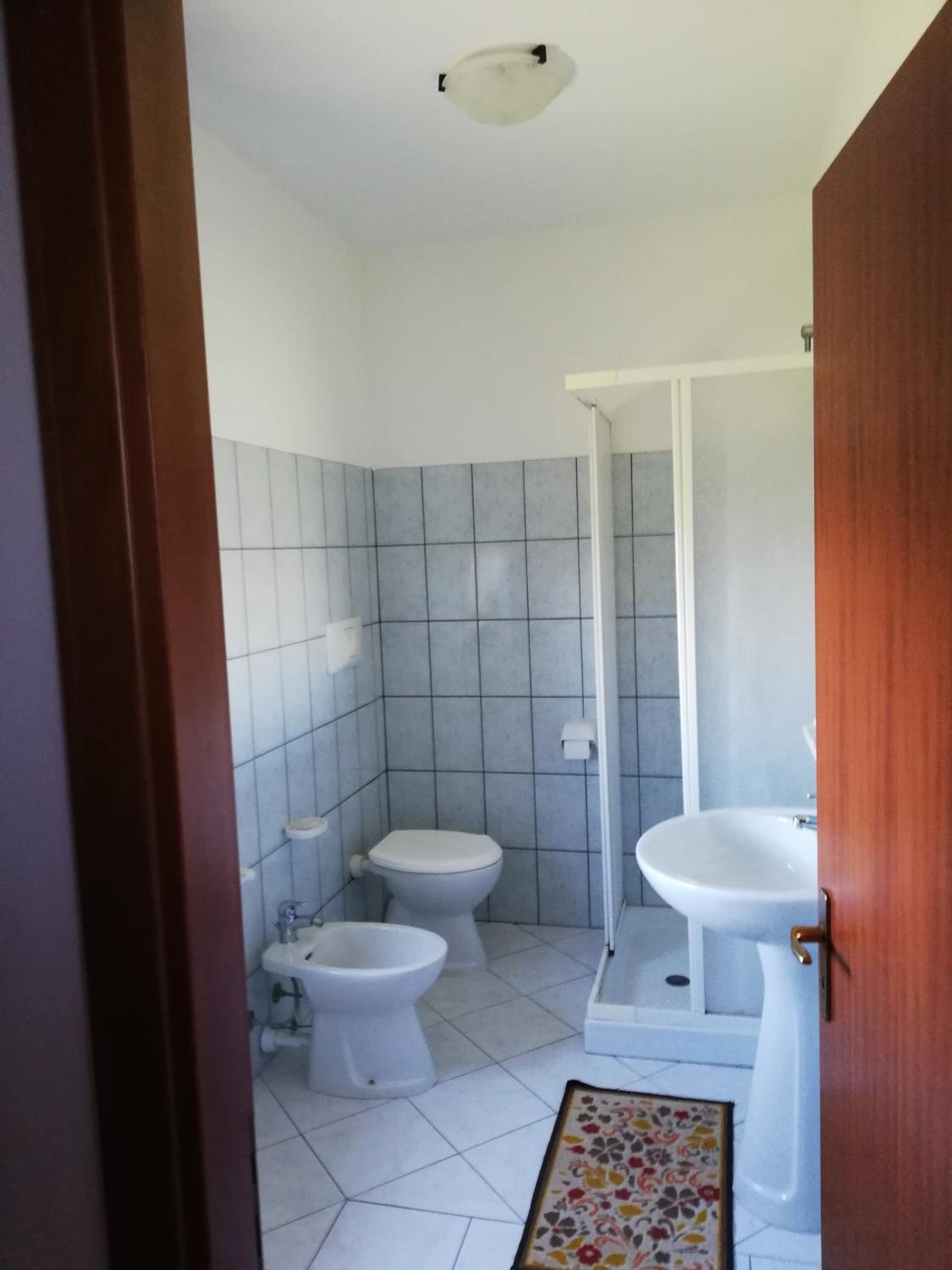 Double Room with Private Bathroom - Photo 12