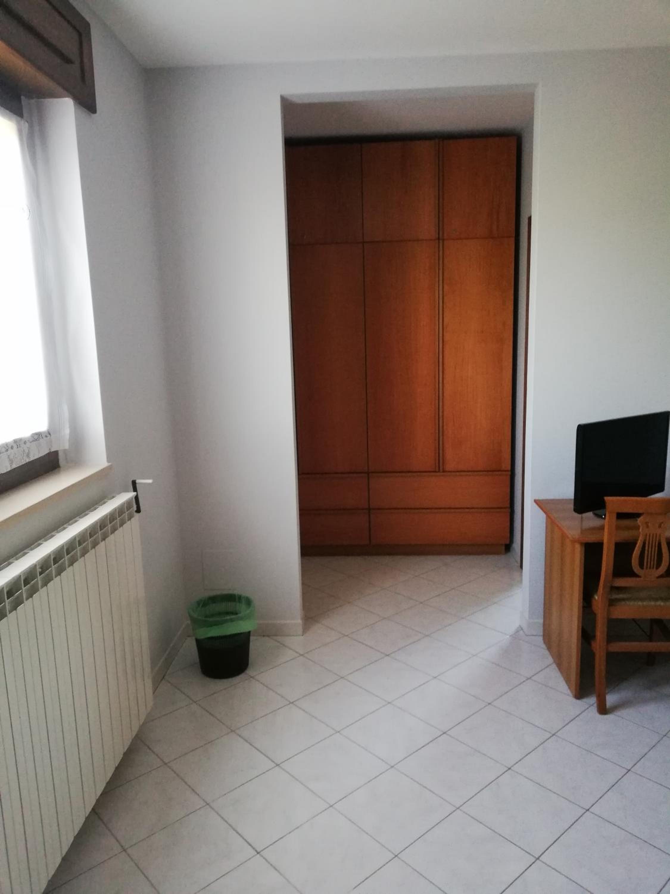Double Room with Private Bathroom - Photo 13