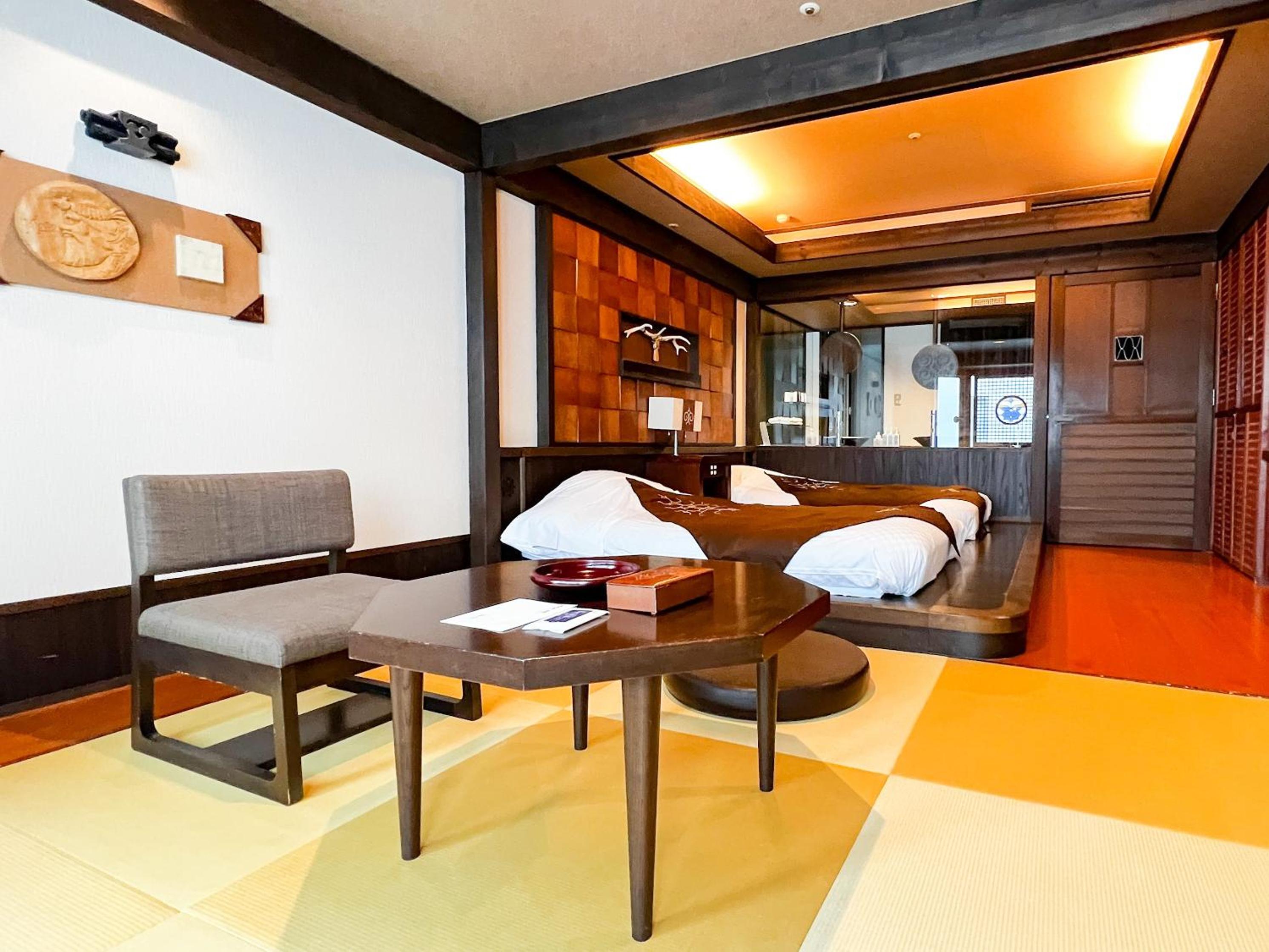 Room with Tatami Area with Ainu Style - Non-Smoking - Buffet Breakfast + Buffet Dinner Included - Photo 6