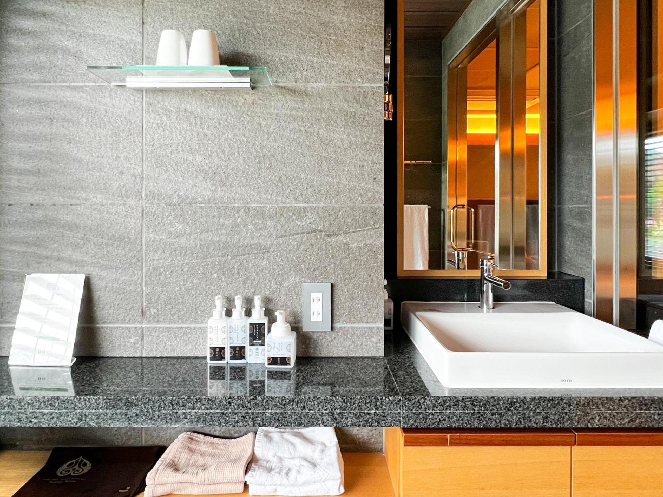 Twin Room with Jet Bath - Non-Smoking - Buffet Breakfast + Buffet Dinner Included - Photo 10