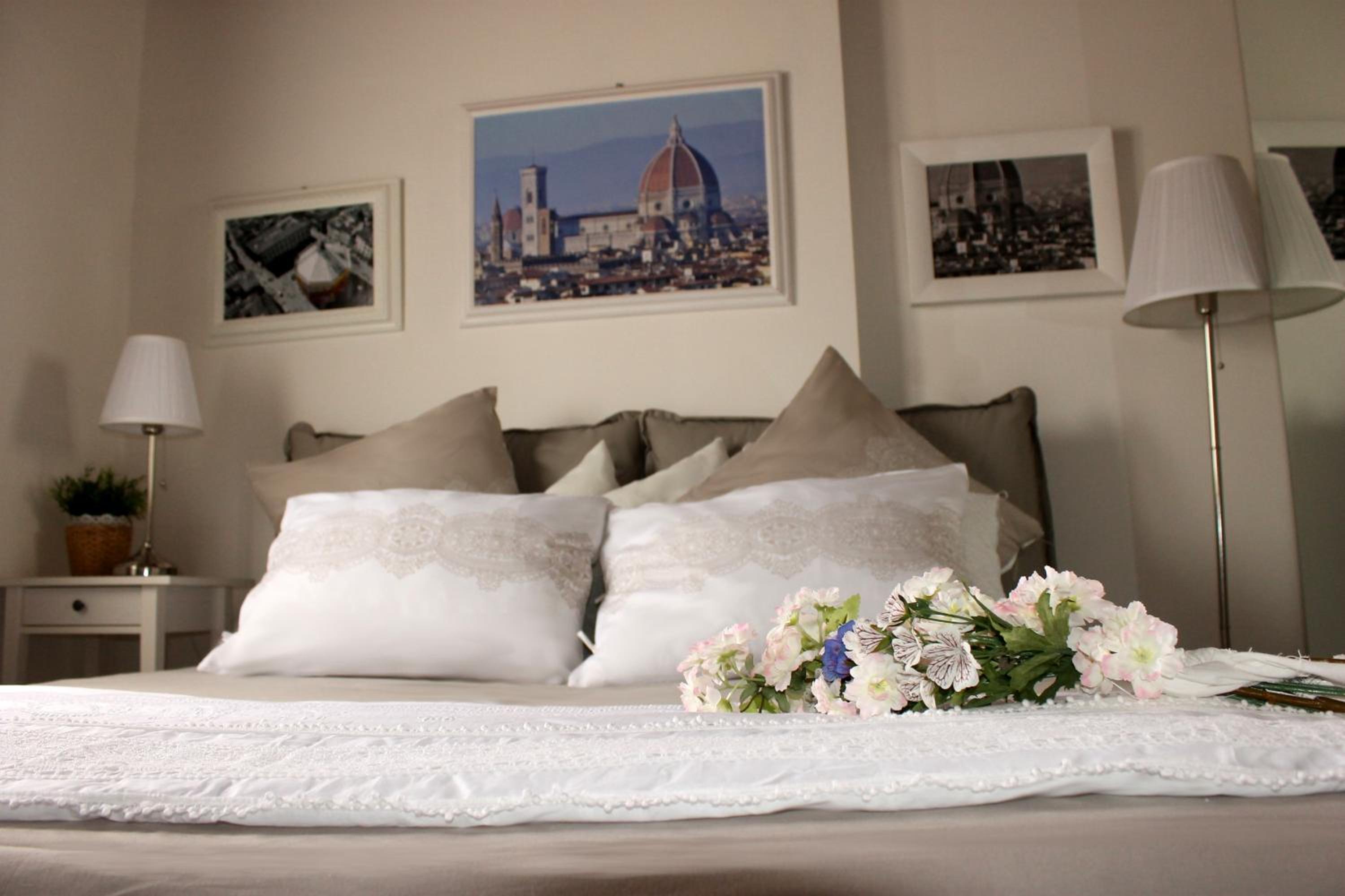 One-Bedroom House photo 1