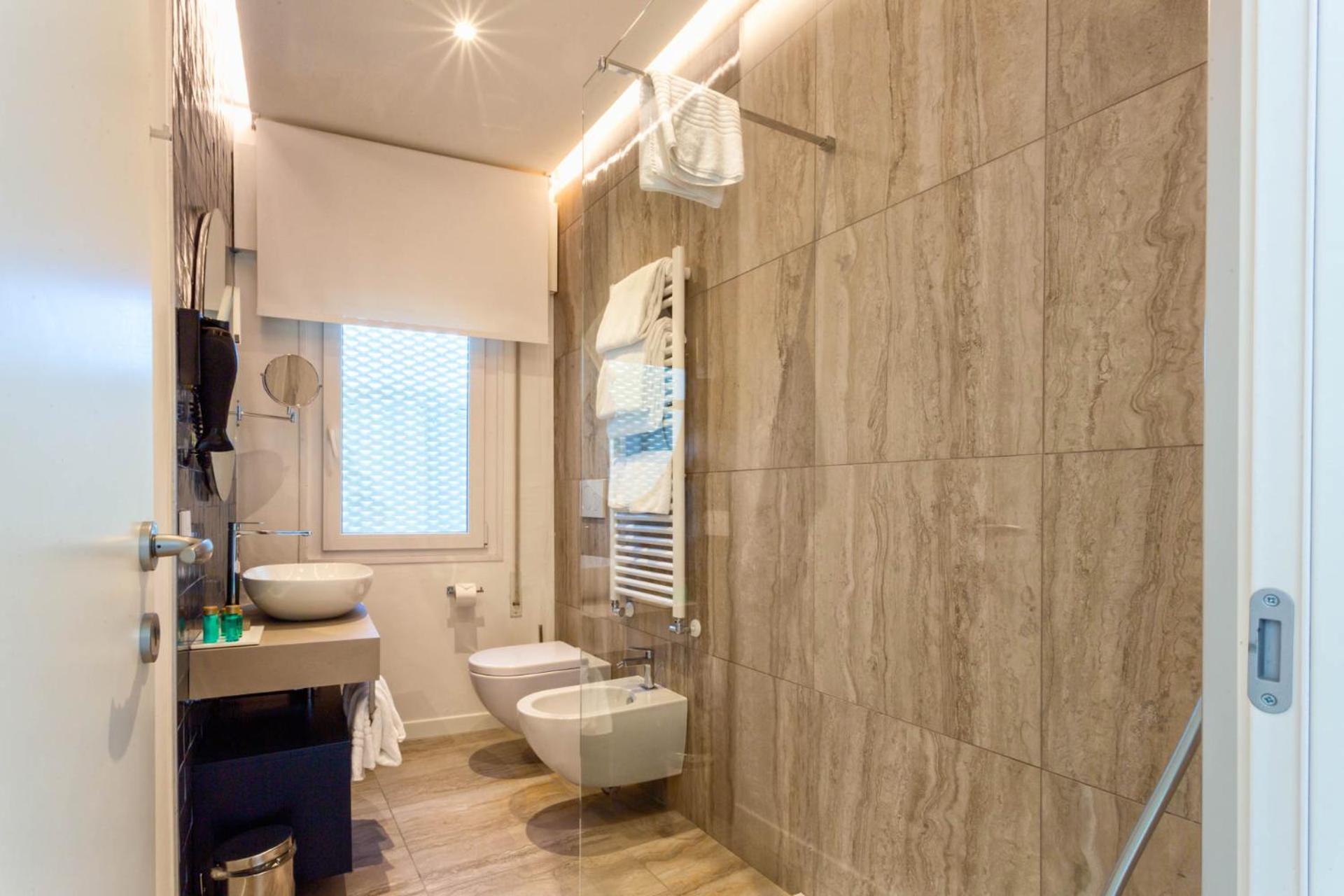 Deluxe Double or Twin Room with Sea View - Photo 14
