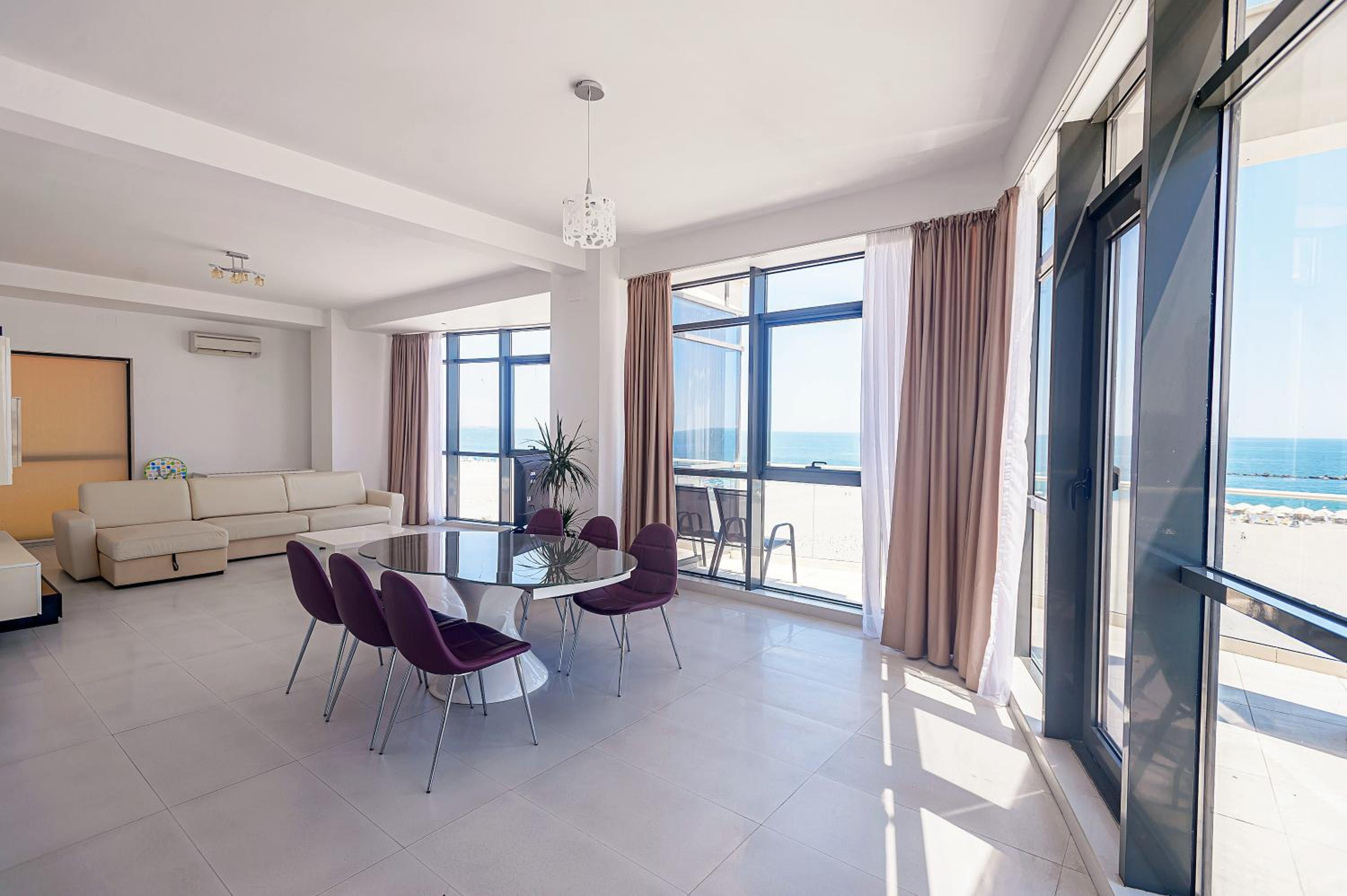 Two bedroom apartment with Sea view
