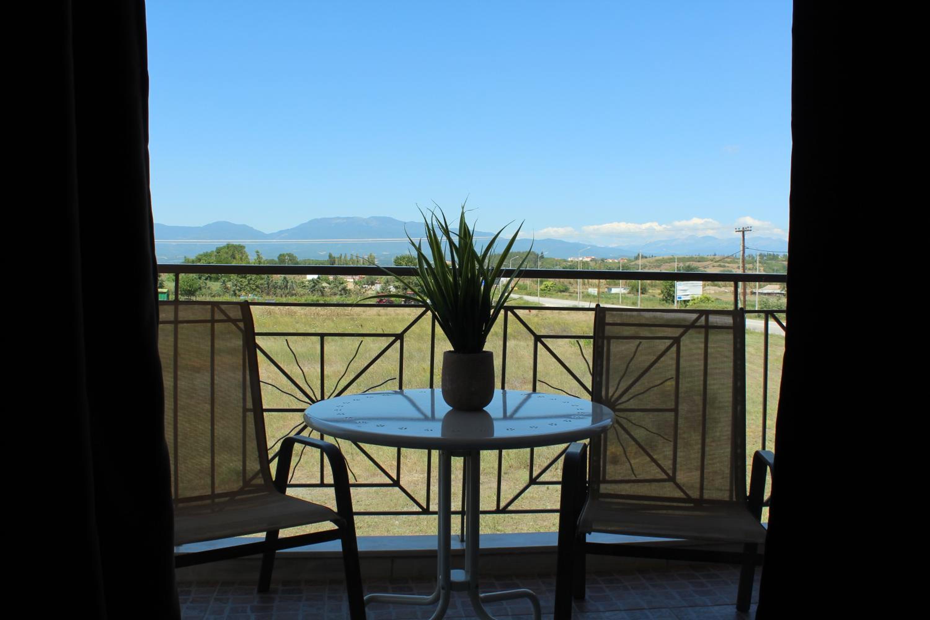 Double Room with Balcony - Photo 10