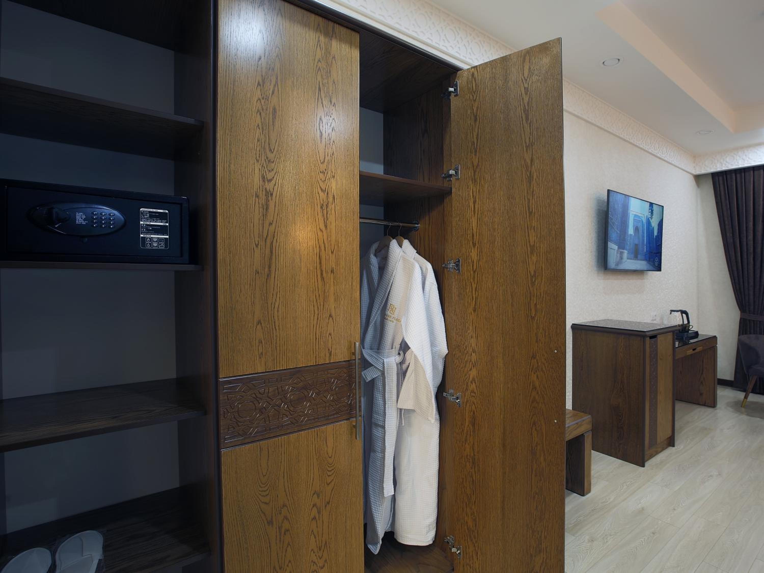 Superior Twin Room with City View photo 1
