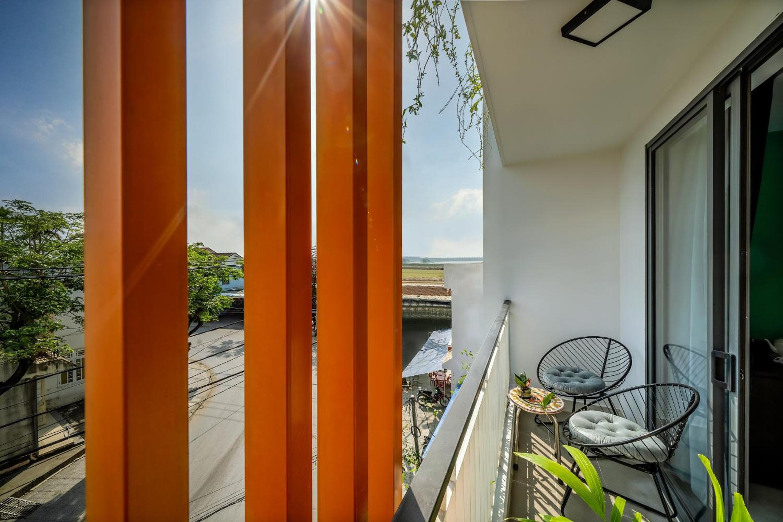 Double Room with Balcony - Photo 10