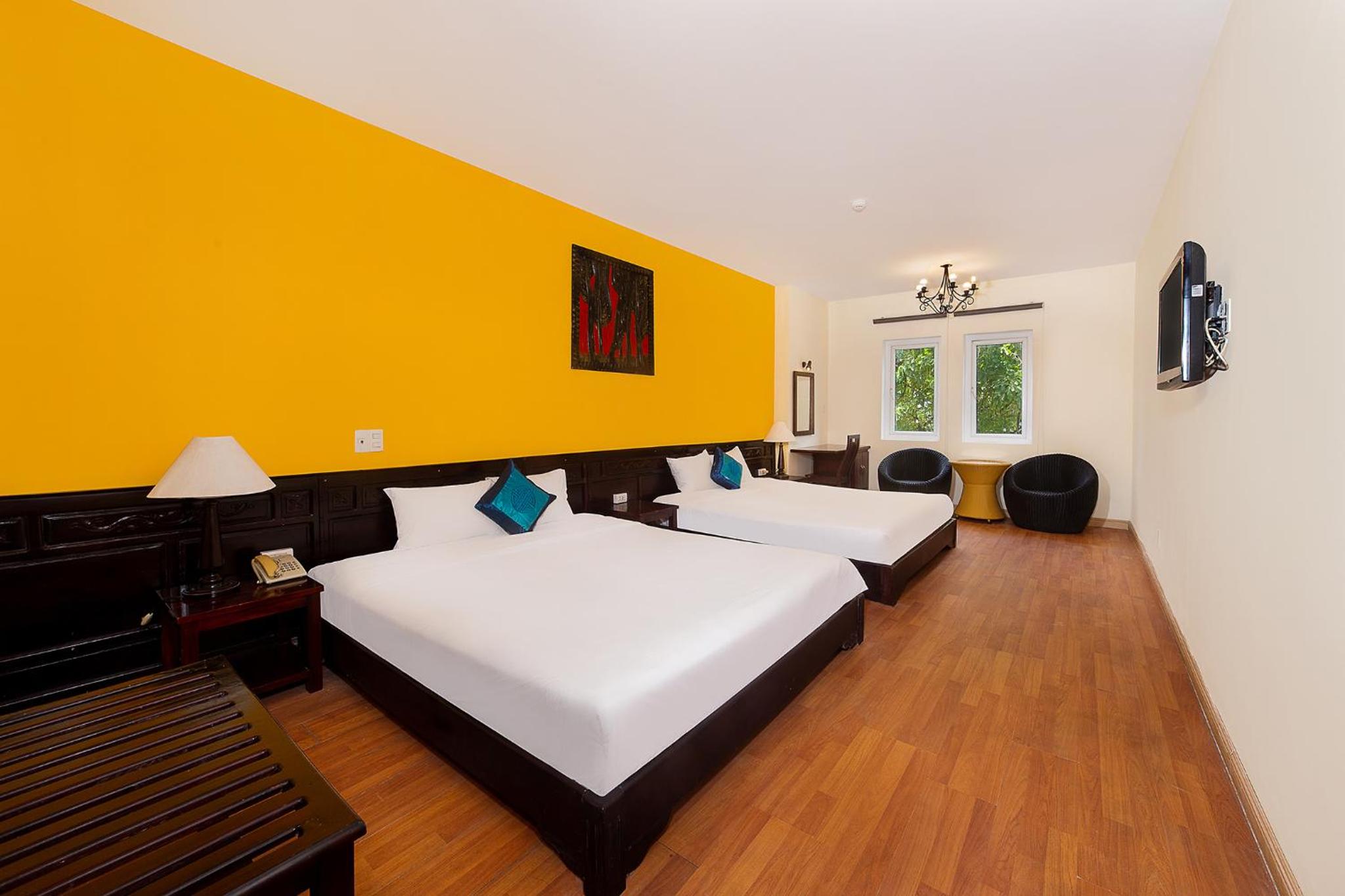 Family Room - Photo 2