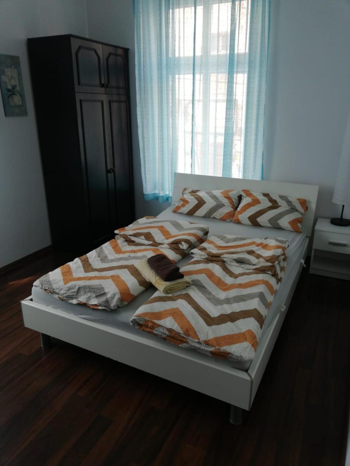 Economy Triple Room - Photo 2