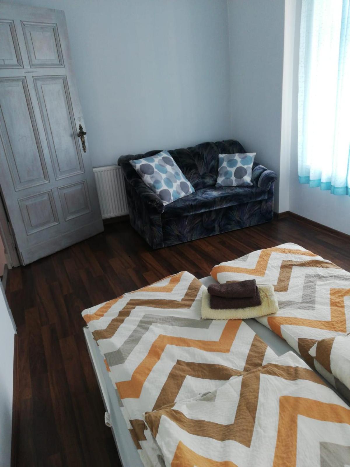 Economy Triple Room - Photo 3