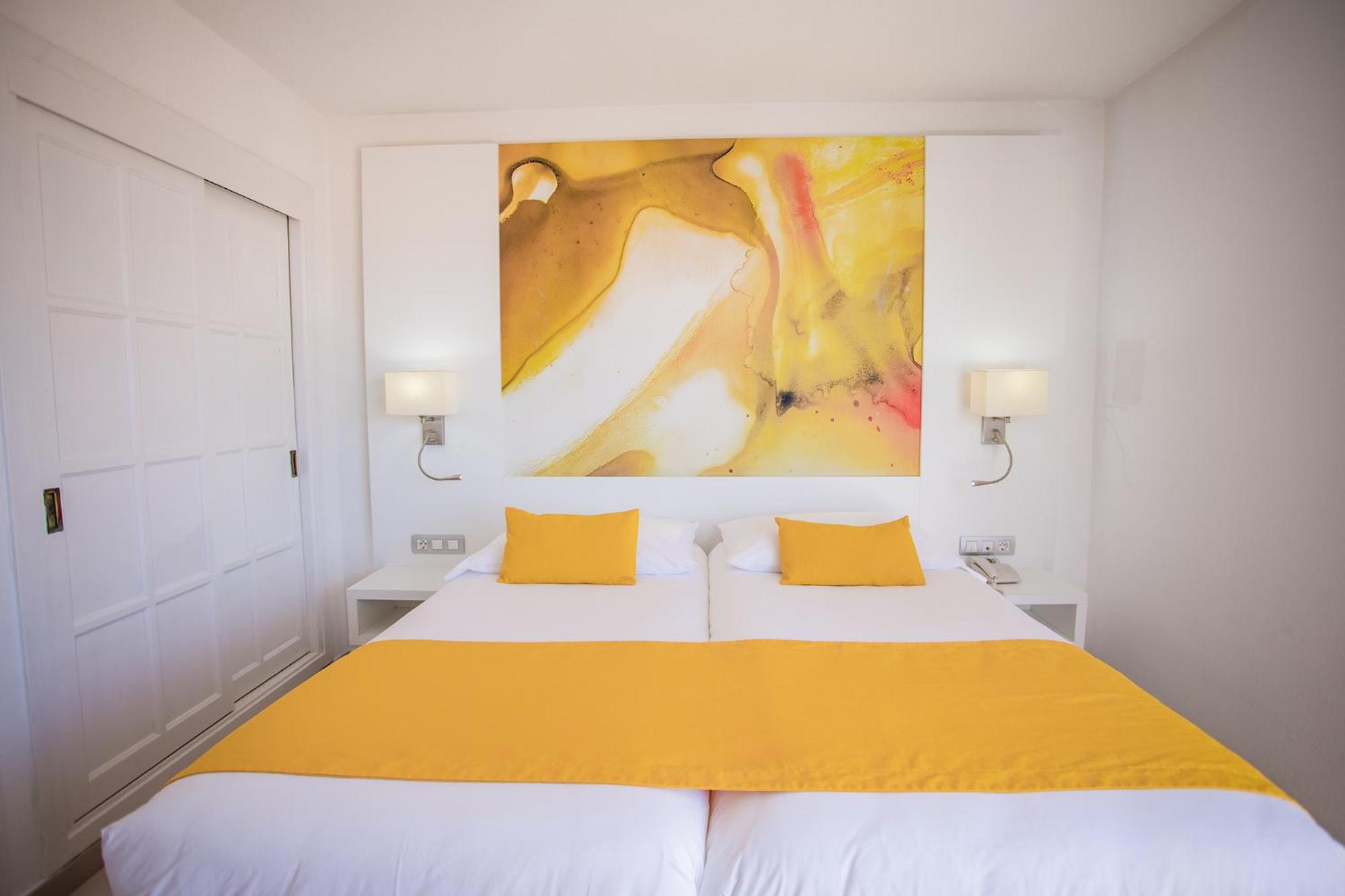 Double Room with Balcony (2 Adults + 2 Children)